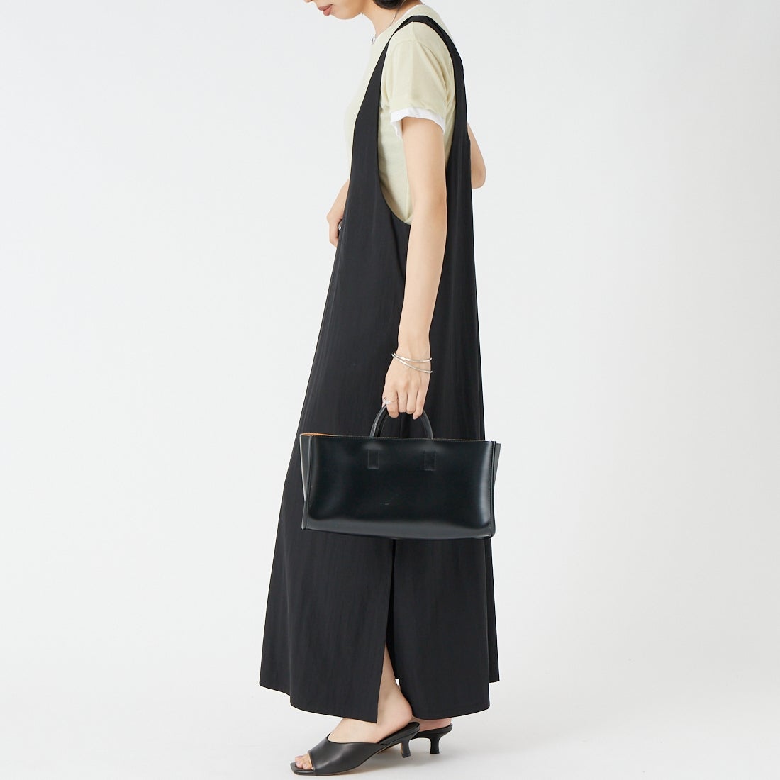 CHIGNON [シニヨン] クリーンフォルムワンピース [5563-635MK] BLACK &&モデル身長：162cm 着用サイズ：F&&