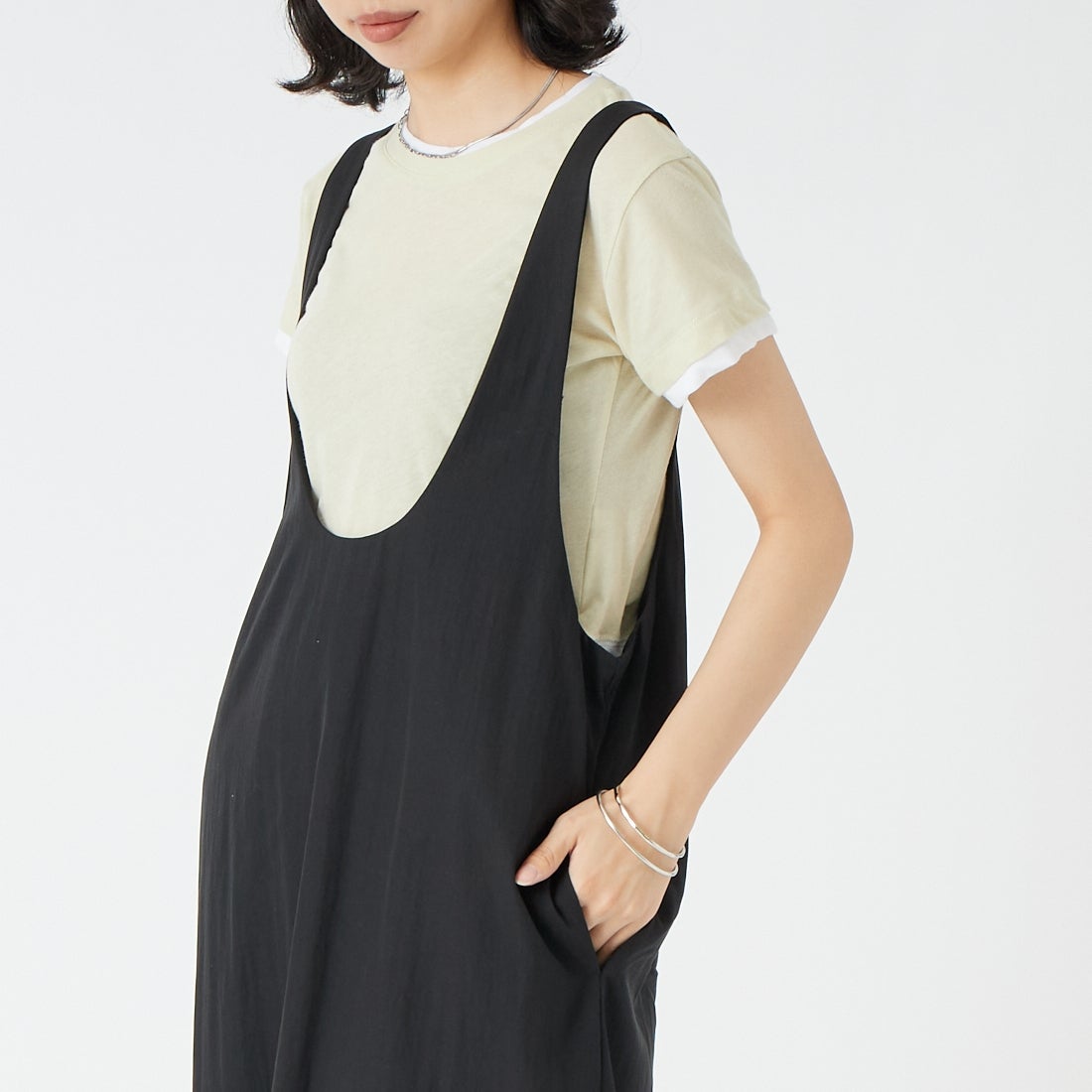 CHIGNON [シニヨン] クリーンフォルムワンピース [5563-635MK] BLACK &&モデル身長：162cm 着用サイズ：F&&