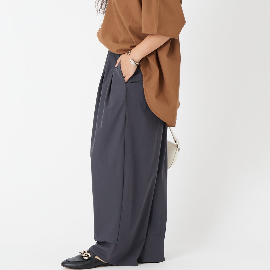 CLOCHE [クロシェ] 接触冷感テーパードタックパンツ [65286523
