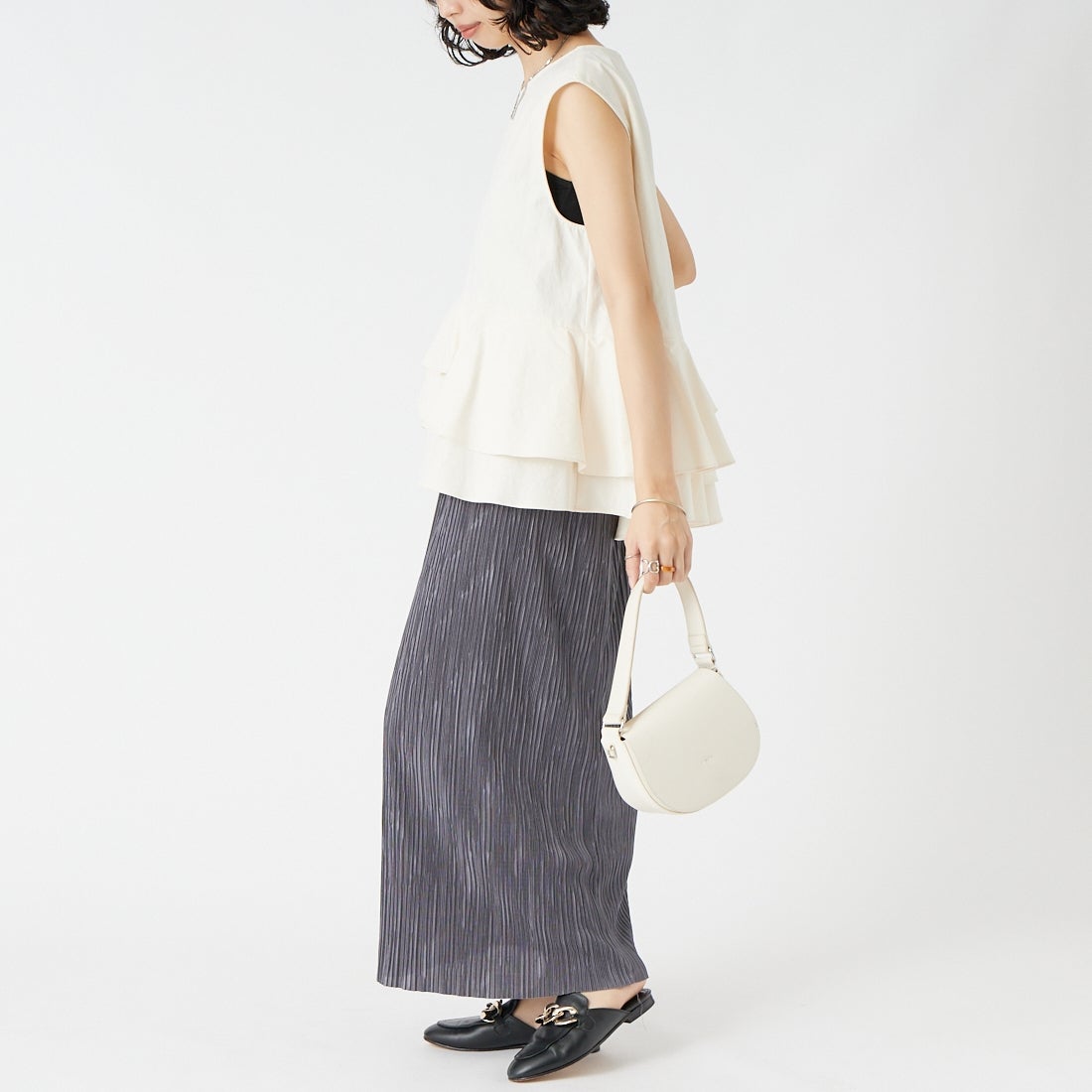 CHIGNON [シニヨン] ソフトタフタペプラムブラウス [1863-603KK] IVORY &&モデル身長：162cm 着用サイズ：F&&