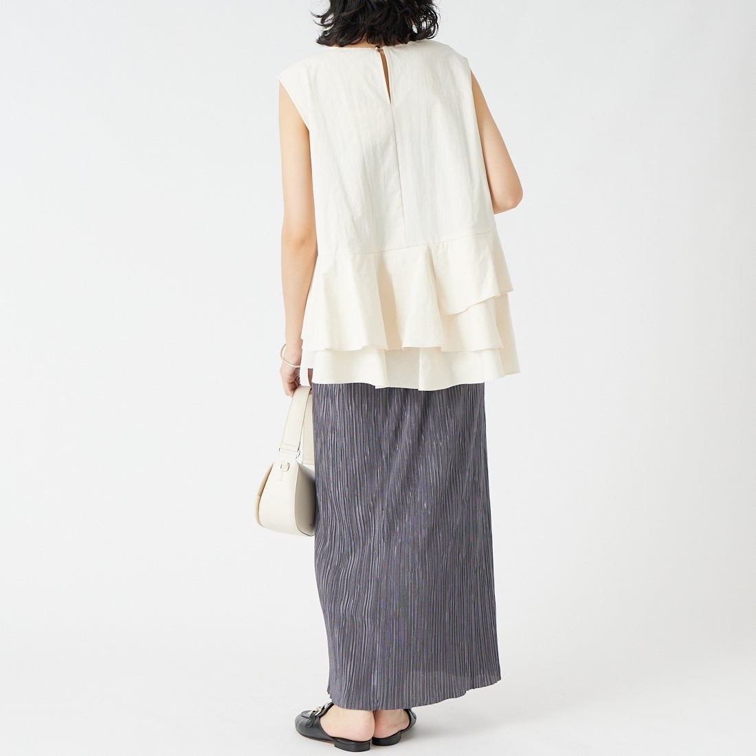 CHIGNON [シニヨン] ソフトタフタペプラムブラウス [1863-603KK] IVORY &&モデル身長：162cm 着用サイズ：F&&