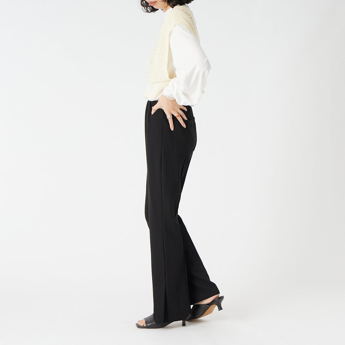 CHIGNON [シニヨン] ソフトリブフレアパンツ [3861-069-2GL] BLACK &&モデル身長：162cm 着用サイズ：38&&
