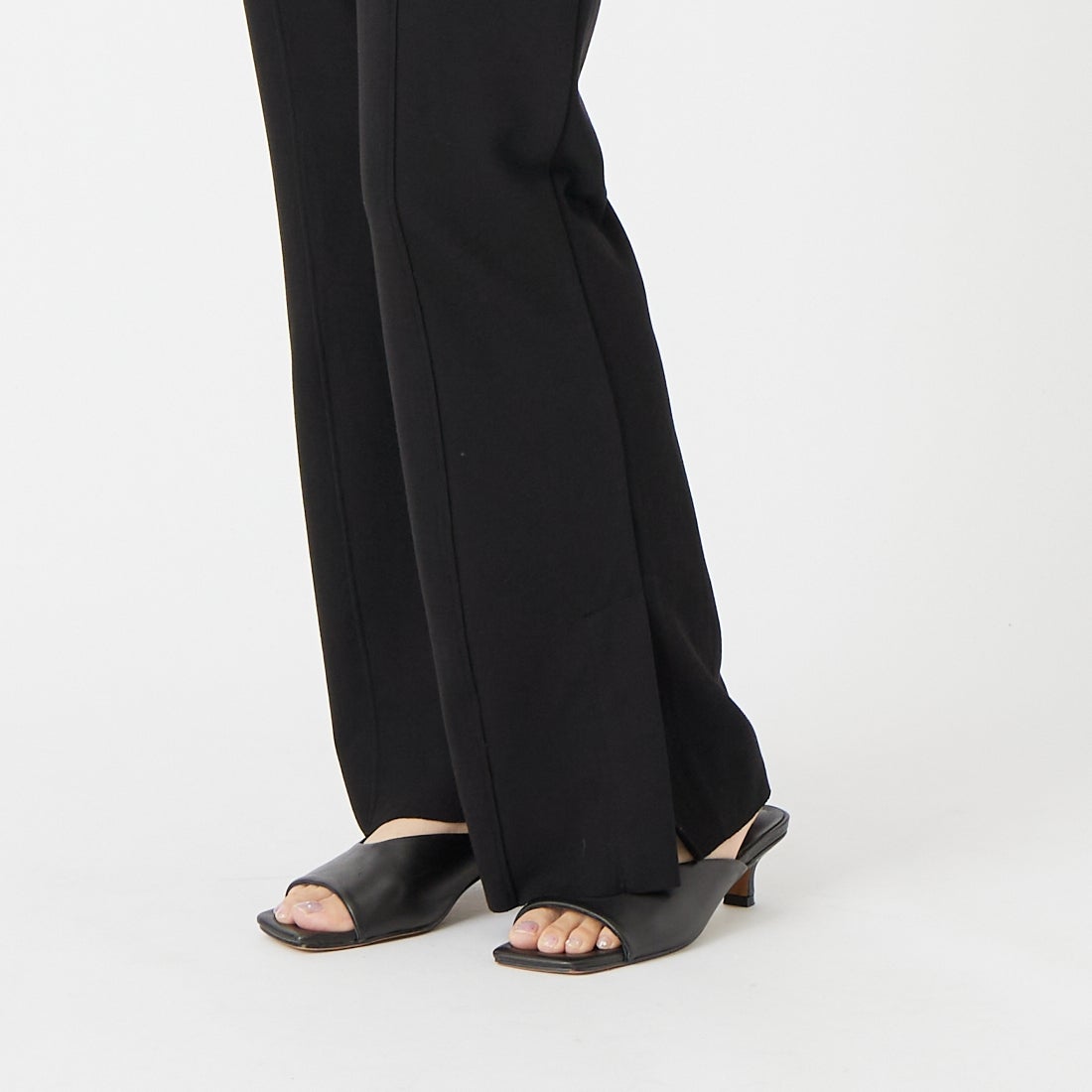 CHIGNON [シニヨン] ソフトリブフレアパンツ [3861-069-2GL] BLACK &&モデル身長：162cm 着用サイズ：38&&