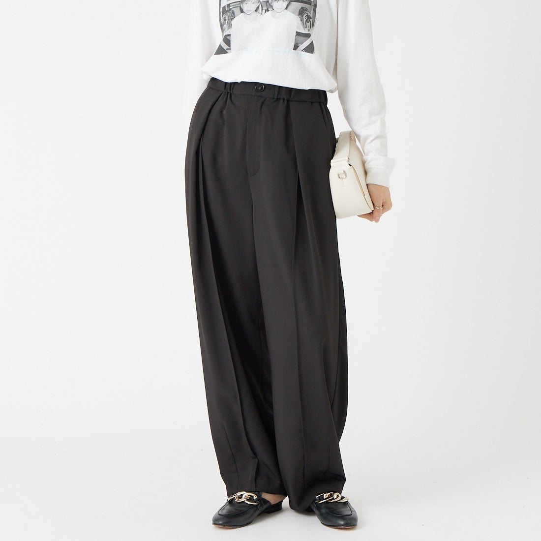 CHIGNON [シニヨン] ドレープコクーンパンツ [3263-625MK] BLACK &&モデル身長：162cm 着用サイズ：38&&