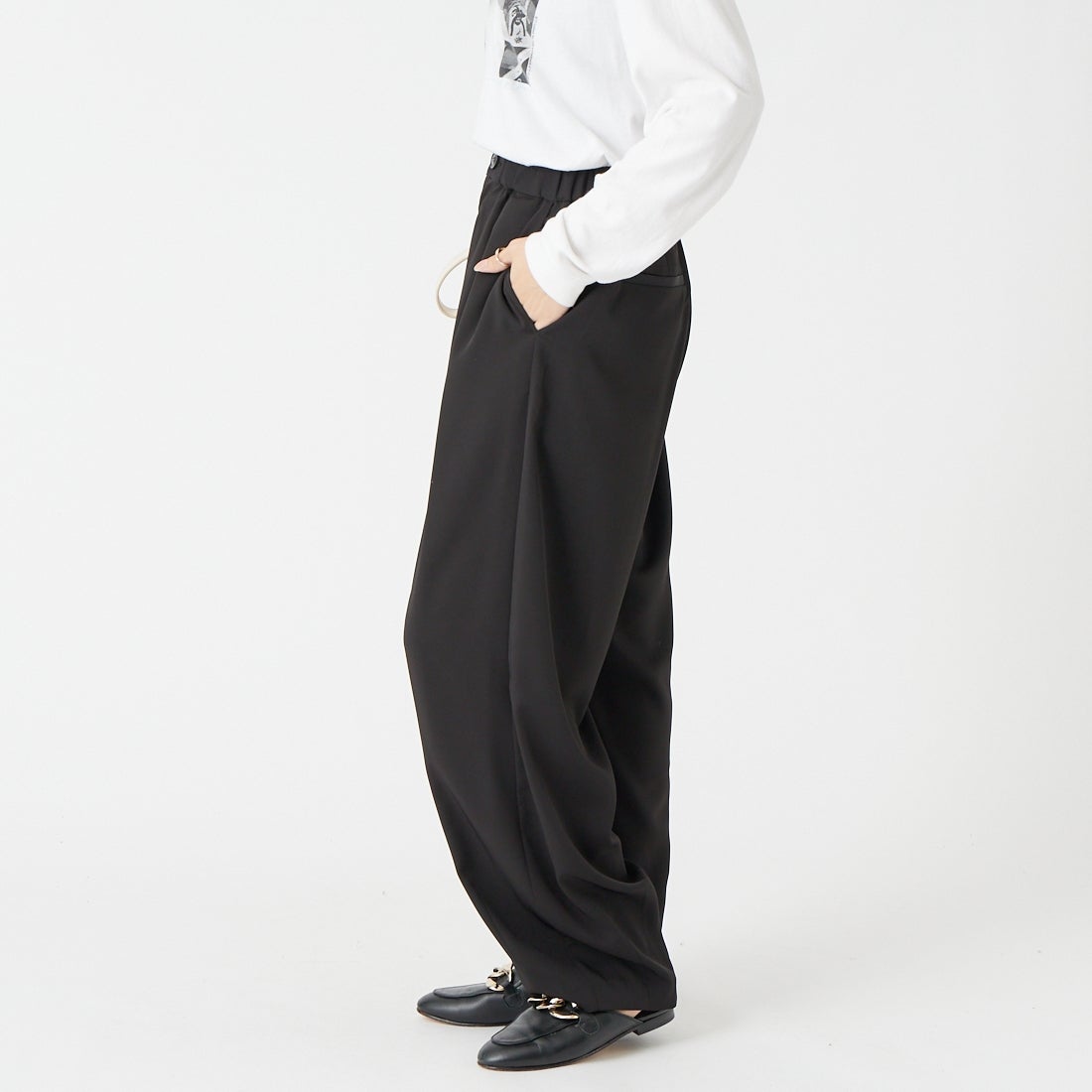 CHIGNON [シニヨン] ドレープコクーンパンツ [3263-625MK] BLACK &&モデル身長：162cm 着用サイズ：38&&