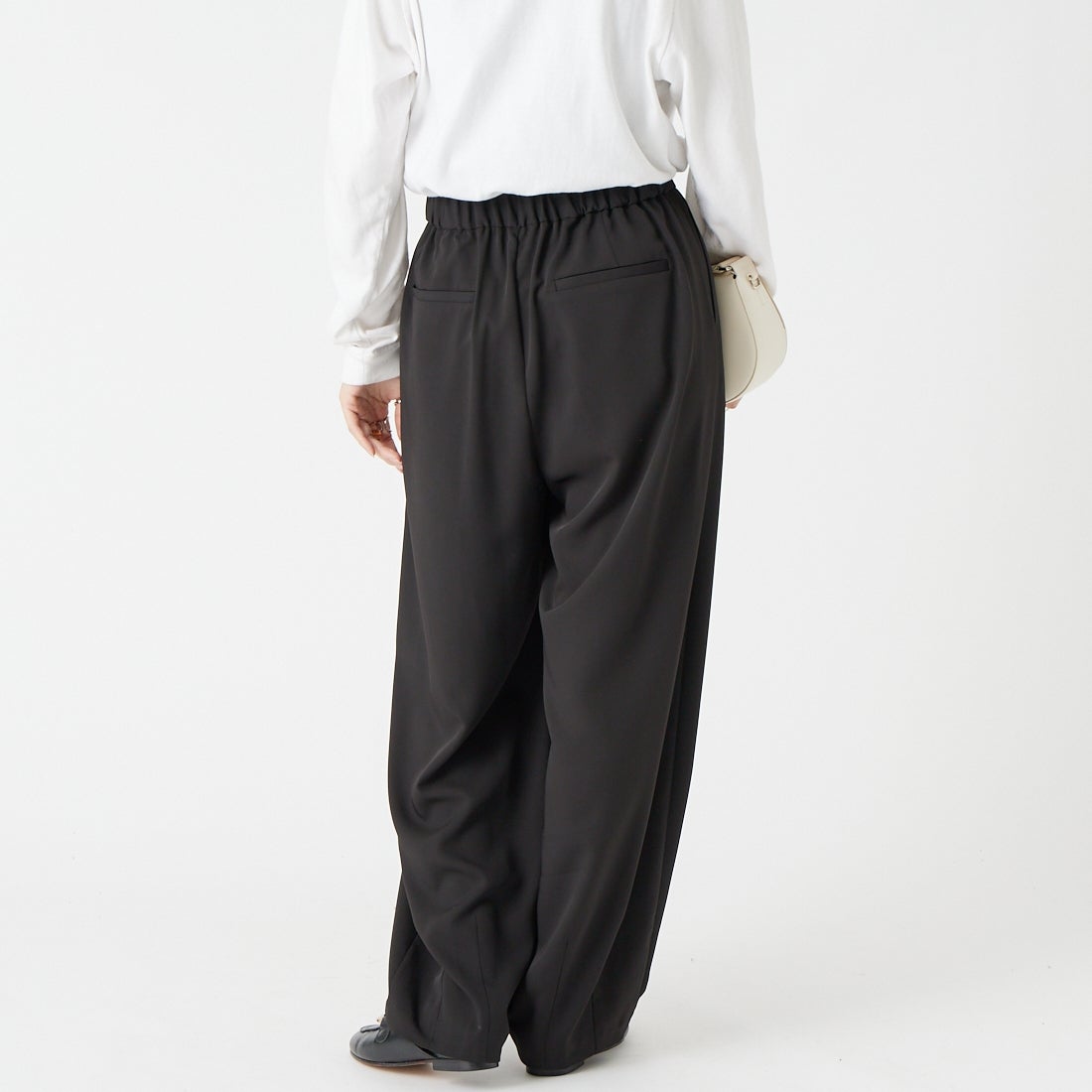 CHIGNON [シニヨン] ドレープコクーンパンツ [3263-625MK] BLACK &&モデル身長：162cm 着用サイズ：38&&