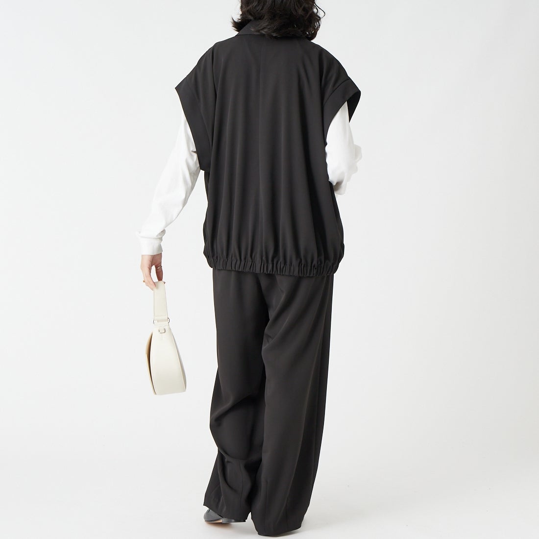 CHIGNON [シニヨン] ドレープコクーンパンツ [3263-625MK] BLACK &&モデル身長：162cm 着用サイズ：38&&