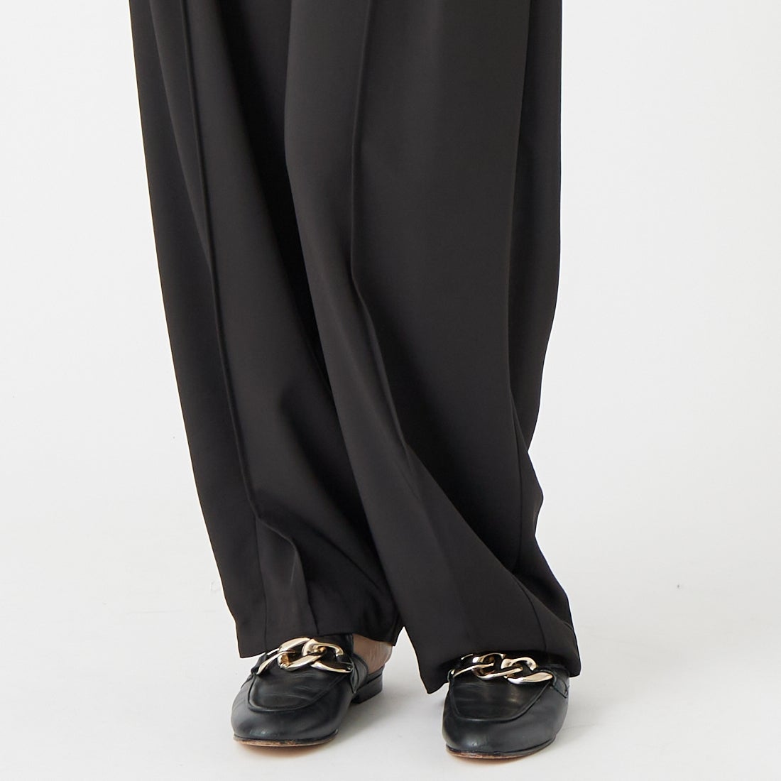 CHIGNON [シニヨン] ドレープコクーンパンツ [3263-625MK] BLACK &&モデル身長：162cm 着用サイズ：38&&