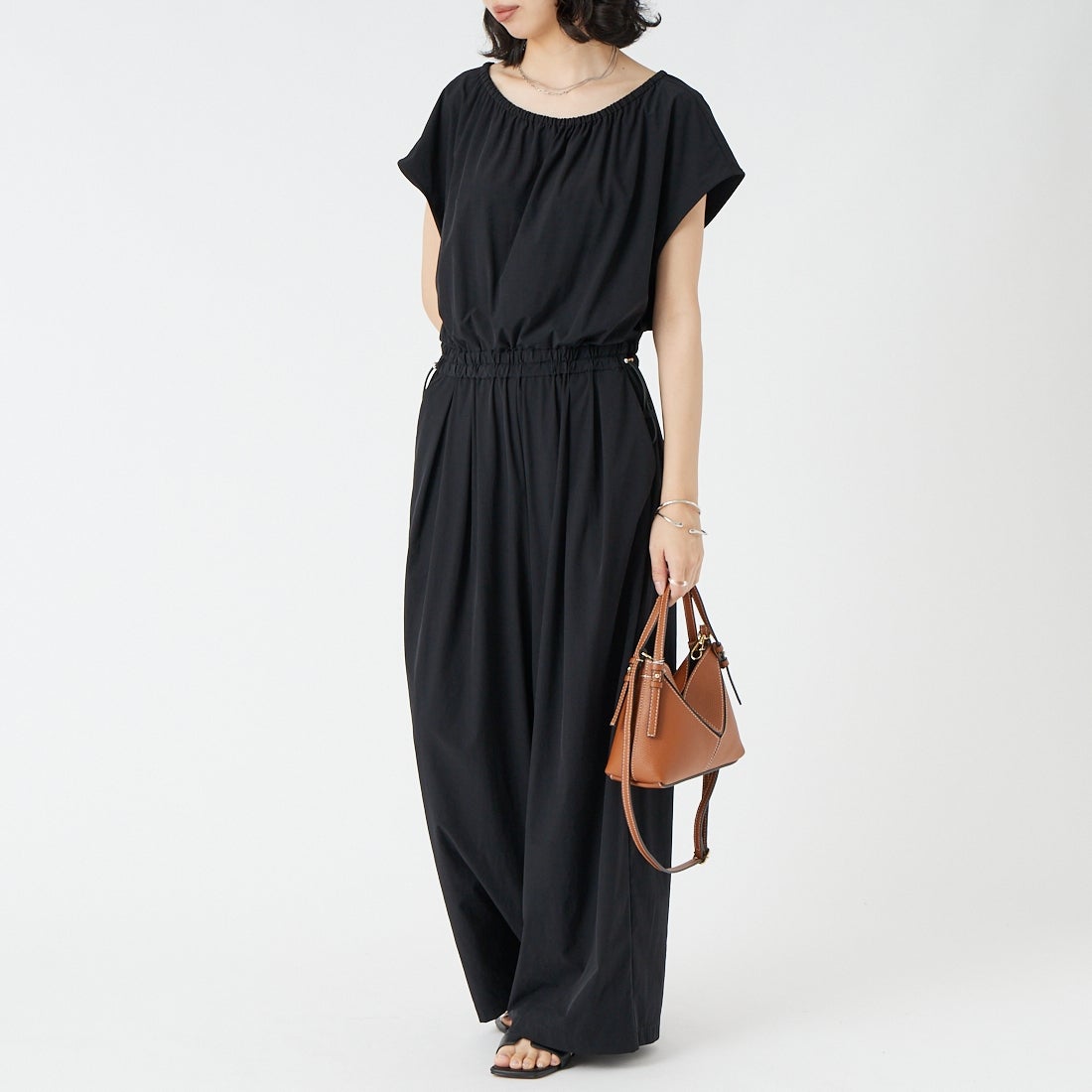 BLACK&&モデル身長：162cm 着用サイズ：F&&