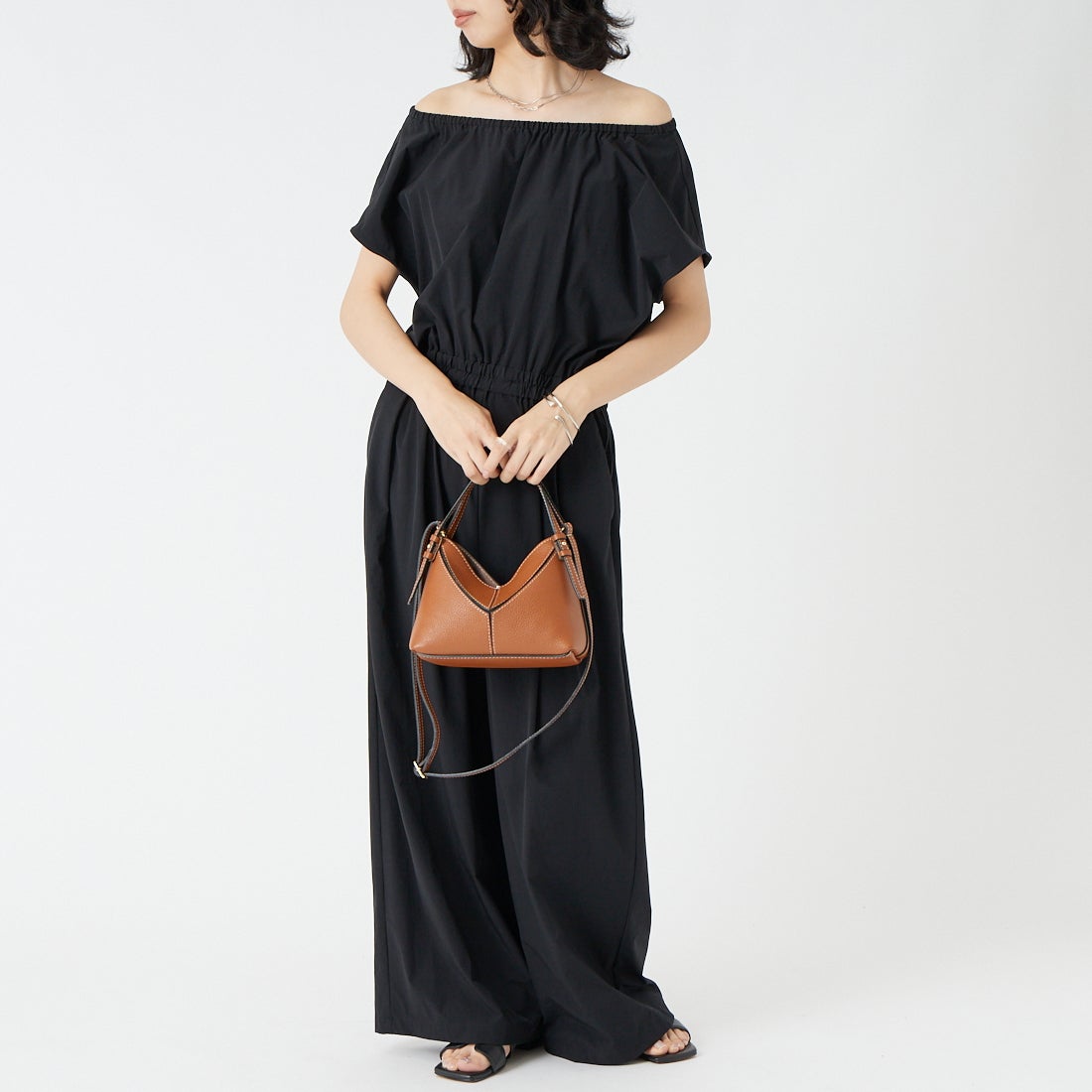 CHIGNON [シニヨン] エアイーズマルチオールインワン [3563-629MK] BLACK &&モデル身長：162cm 着用サイズ：F&&