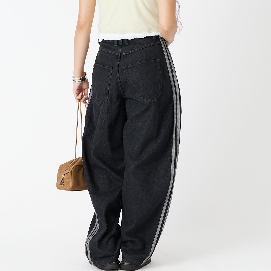 adidas Originals [アディダス オリジナルス] ハイライズバレルレッグデニムパンツ [QA275] KQ6474 &&モデル身長：162cm 着用サイズ：25-30&&