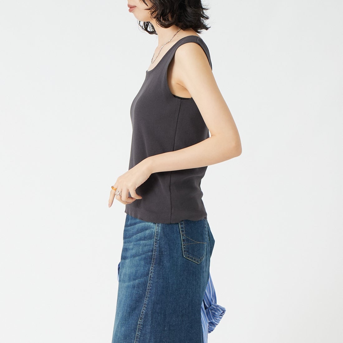 CLOCHE [クロシェ] スクエアニットタンクトップ [65285508] ﾁｬｺｰﾙ &&モデル身長：162cm 着用サイズ：2&&