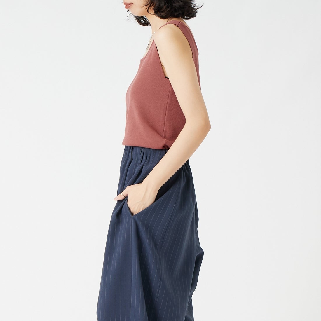 CLOCHE [クロシェ] スクエアニットタンクトップ [65285508]ﾚｯﾄﾞ &&モデル身長：162cm 着用サイズ：2&&