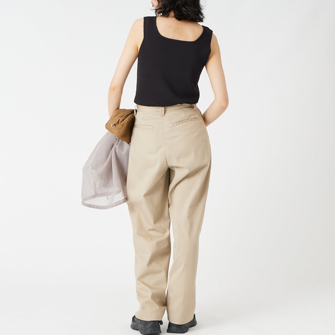 CLOCHE [クロシェ] スクエアニットタンクトップ [65285508]ﾌﾞﾗｯｸ &&モデル身長：162cm 着用サイズ：2&&