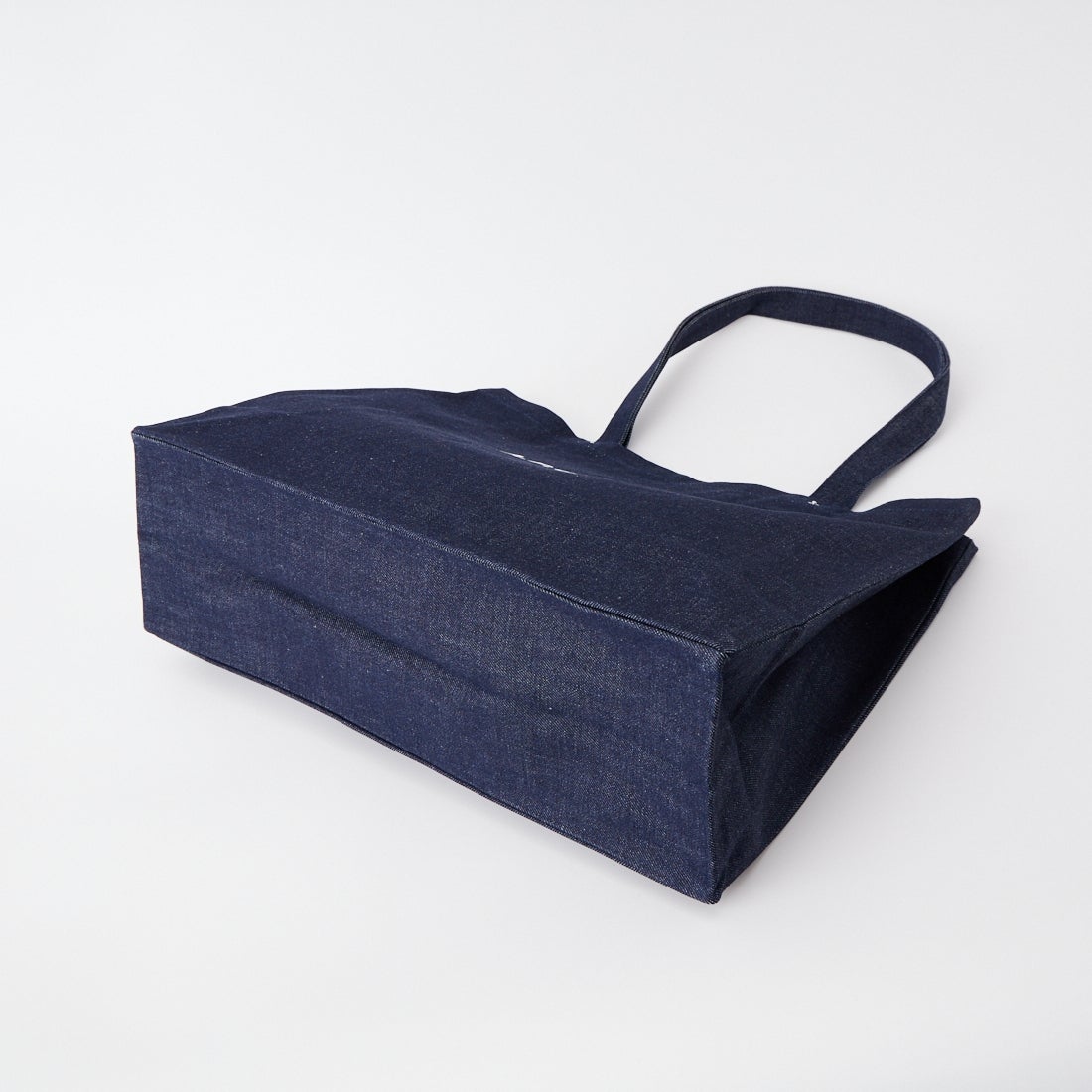 A.P.C. × FRGMT [アー・ペー・セー × フラグメントデザイン] Je Sors Ce Soir ショッピングバッグ [SHOPPING-JE-SORS-CE] 37 INDIGO
