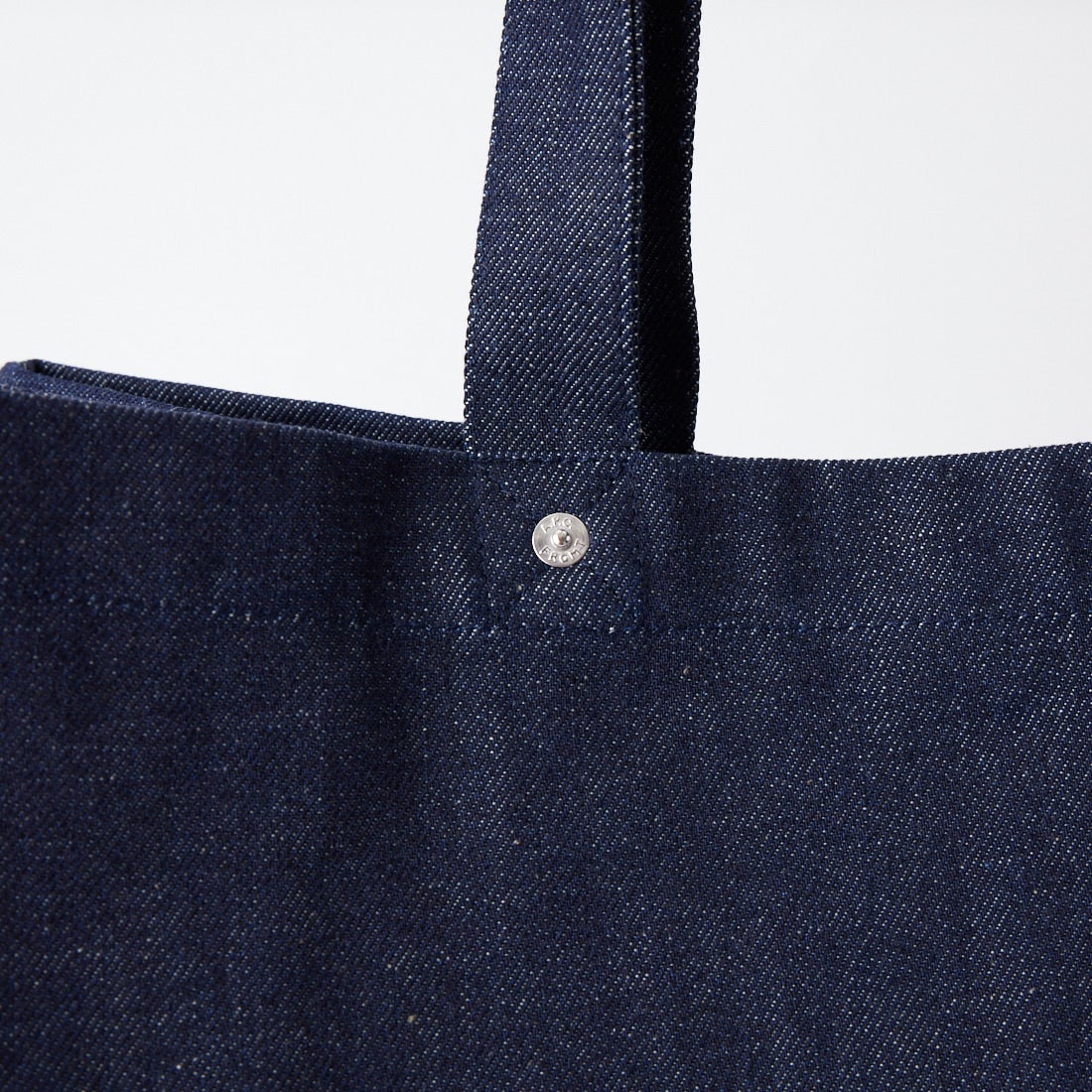 A.P.C. × FRGMT [アー・ペー・セー × フラグメントデザイン] Je Sors Ce Soir ショッピングバッグ [SHOPPING-JE-SORS-CE] 37 INDIGO