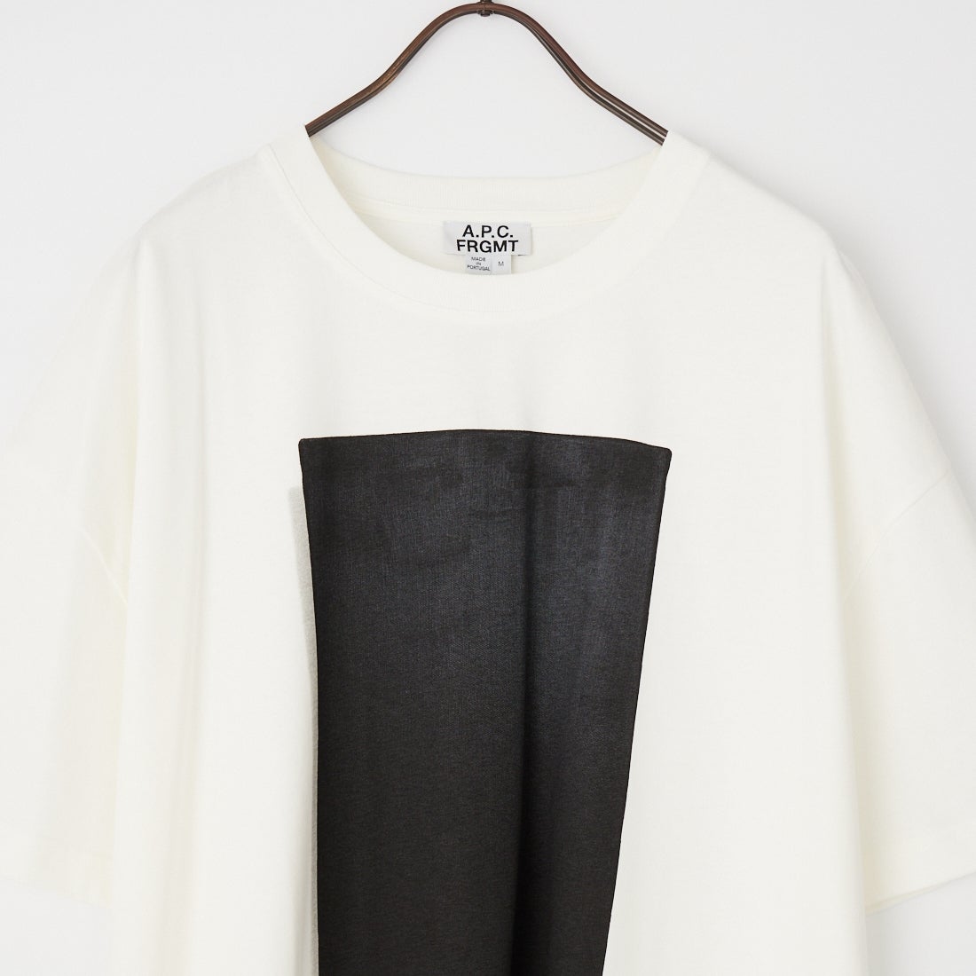 A.P.C. × FRGMT [アー・ペー・セー × フラグメントデザイン] Olivier M Tシャツ [T-SHIRT-OLIVIER-M] 90 BLANC