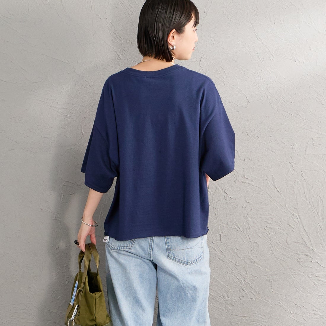 SCREEN STARS [スクリーンスターズ] 別注 偉人プリントTシャツ [26SS-SSBTGRIN-JF] NAVY &&モデル身長：150cm 着用サイズ：F&&