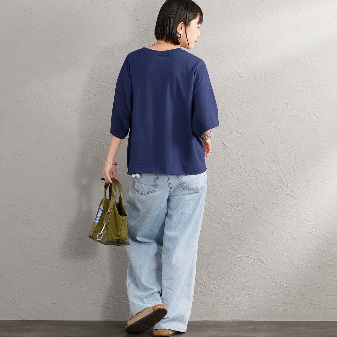 SCREEN STARS [スクリーンスターズ] 別注 偉人プリントTシャツ [26SS-SSBTGRIN-JF] NAVY &&モデル身長：150cm 着用サイズ：F&&