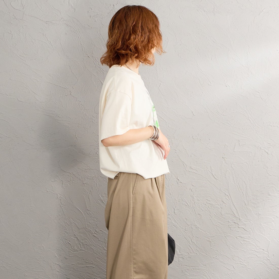 SCREEN STARS [スクリーンスターズ] 別注 偉人プリントTシャツ [26SS-SSBTGRIN-JF] NATURAL2 &&モデル身長：158cm 着用サイズ：F&&TARS [スクリーンスターズ] 別注 偉人プリントTシャツ [26SS-SSBTGRIN-JF]