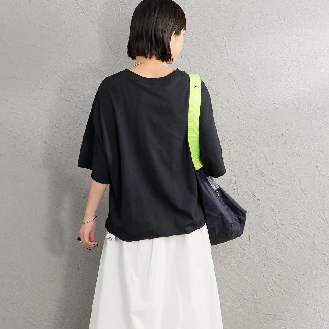 SCREEN STARS [スクリーンスターズ] 別注 偉人プリントTシャツ [26SS-SSBTGRIN-JF] BLACK &&モデル身長：150cm 着用サイズ：F&&