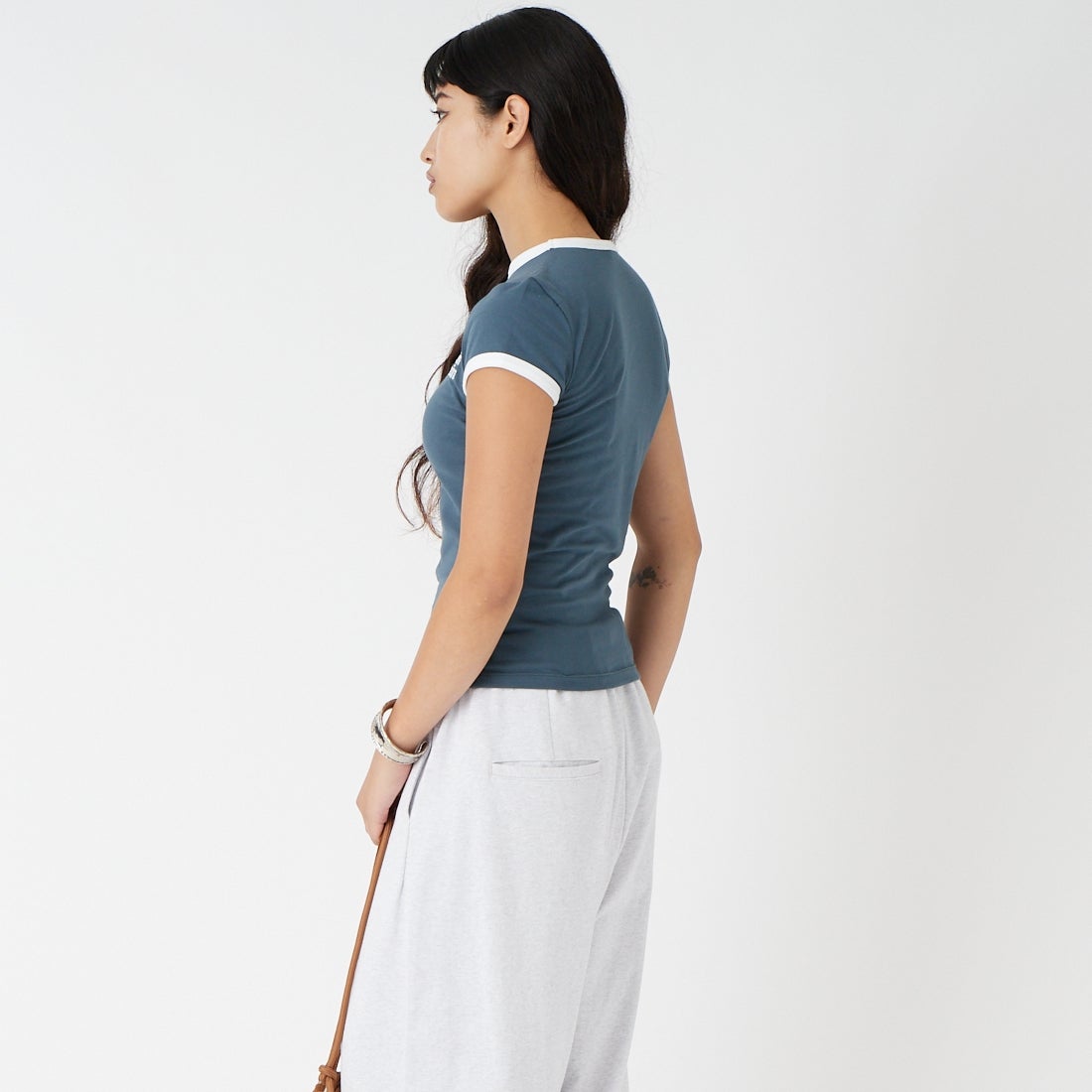 Calvin Klein [カルバンクライン] ショートスリーブ スリムロゴリンガーTシャツ [47G803G] CEG &&モデル身長：162cm 着用サイズ：XS&&