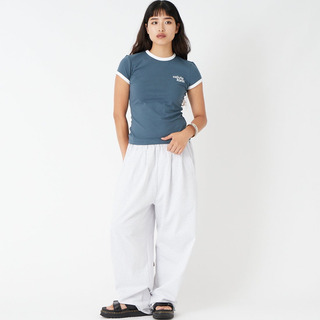 Calvin Klein [カルバンクライン] ショートスリーブ スリムロゴリンガーTシャツ [47G803G] CEG &&モデル身長：162cm 着用サイズ：XS&&