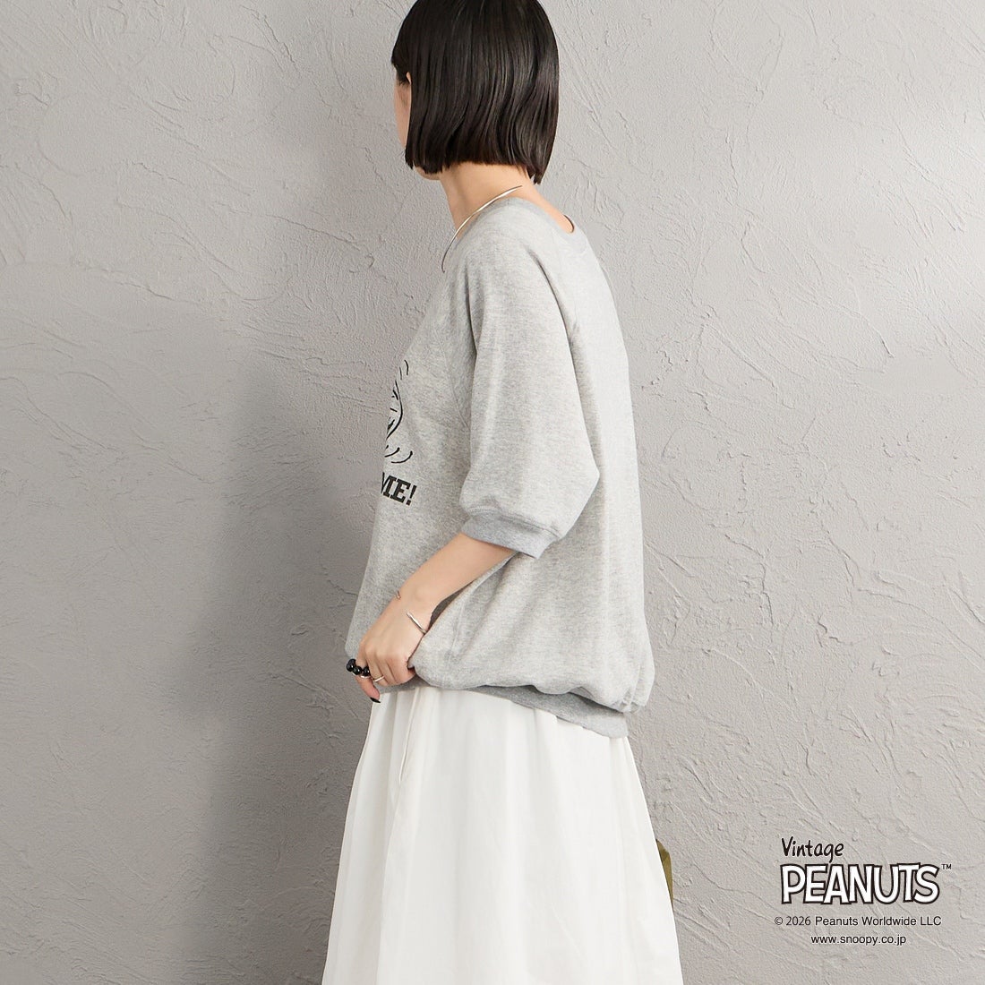 THE SHINZONE [ザ シンゾーン] PEANUTS ハーフスリーブスウェット [26MMSCU17] 06 GRAY &&モデル身長：150cm 着用サイズ：F0&&