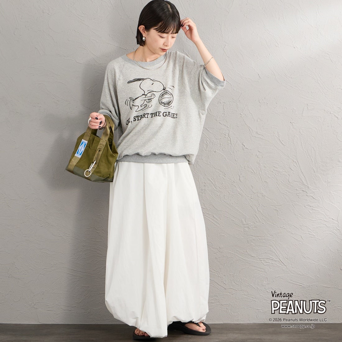 THE SHINZONE [ザ シンゾーン] PEANUTS ハーフスリーブスウェット [26MMSCU17] 06 GRAY &&モデル身長：150cm 着用サイズ：F0&&