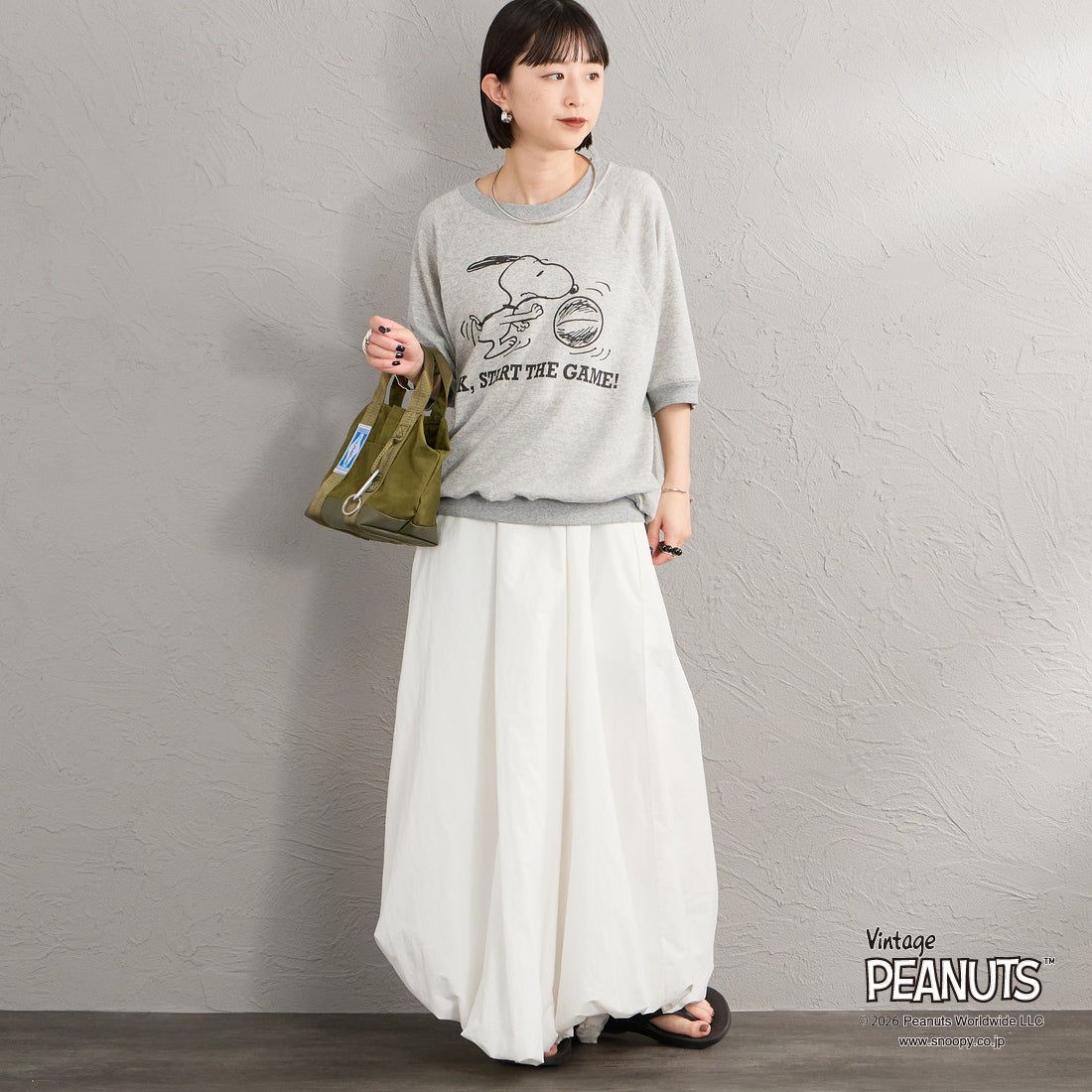 THE SHINZONE [ザ シンゾーン] PEANUTS ハーフスリーブスウェット [26MMSCU17] 06 GRAY &&モデル身長：150cm 着用サイズ：F0&&