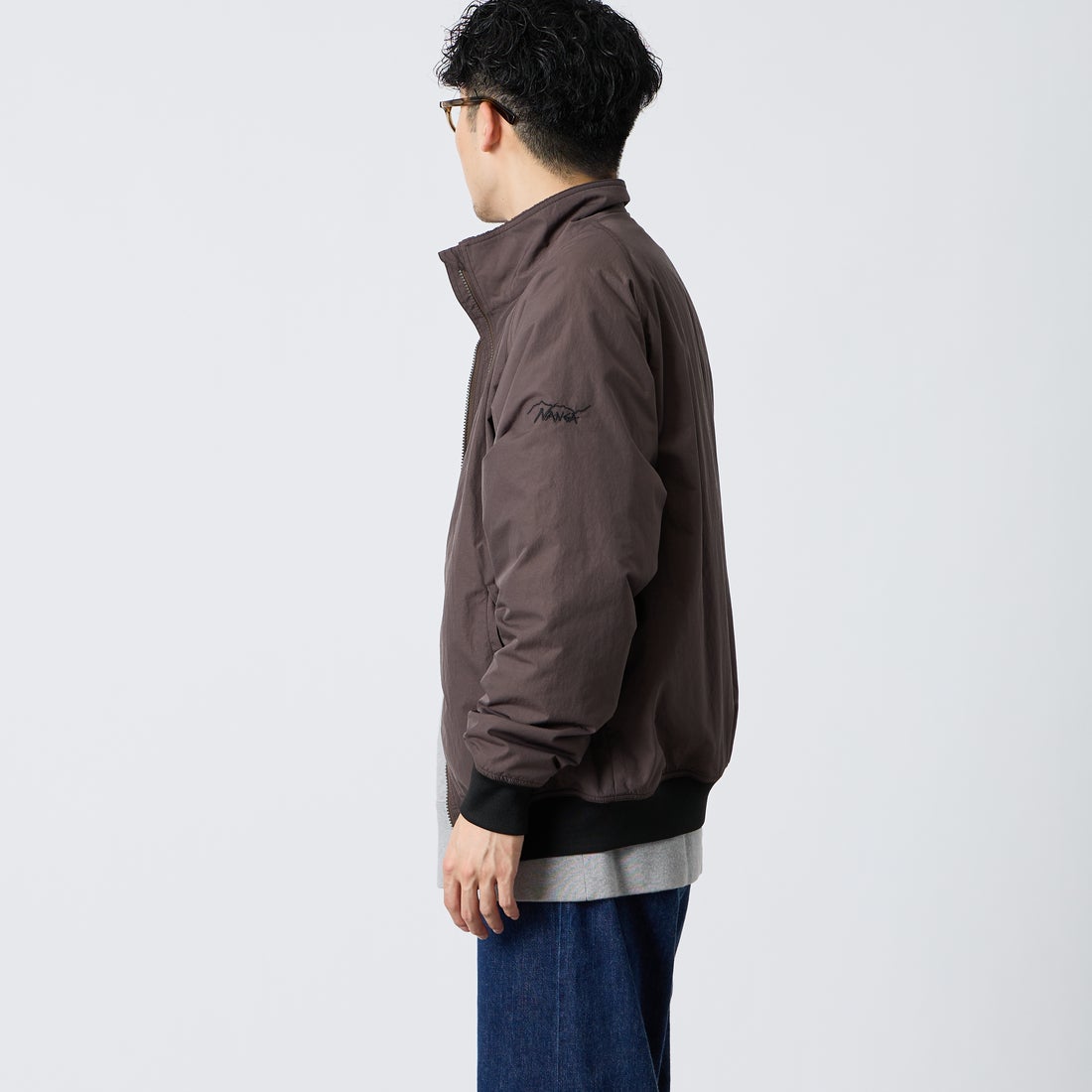 JEANSFACTORY × NANGA [ジーンズファクトリー × ナンガ] 別注 裏フリースブルゾン [NW2609-JF] BROWN &&モデル身長：168cm 着用サイズ：M&&