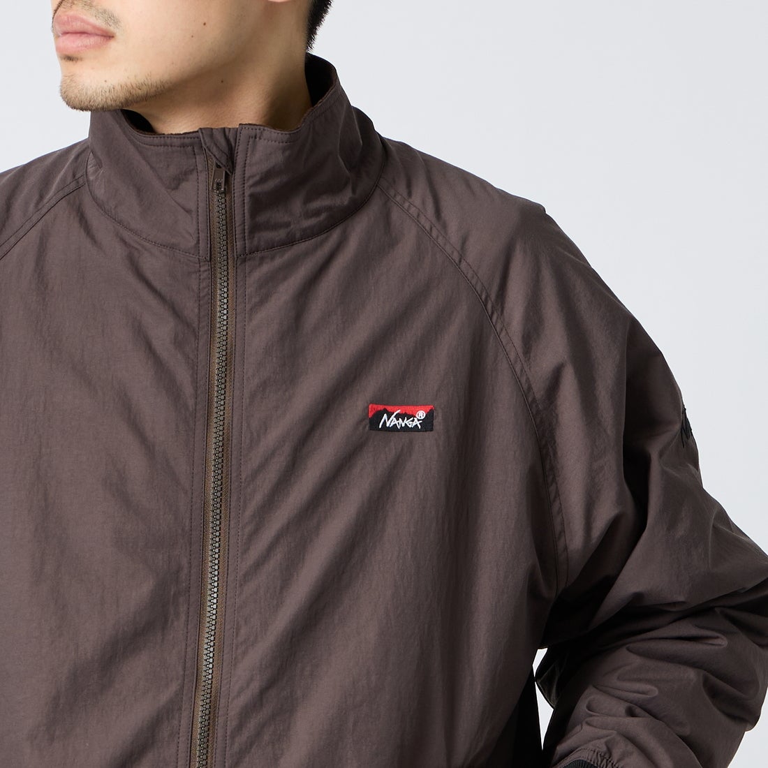 JEANSFACTORY × NANGA [ジーンズファクトリー × ナンガ] 別注 裏フリースブルゾン [NW2609-JF] BROWN &&モデル身長：168cm 着用サイズ：M&&