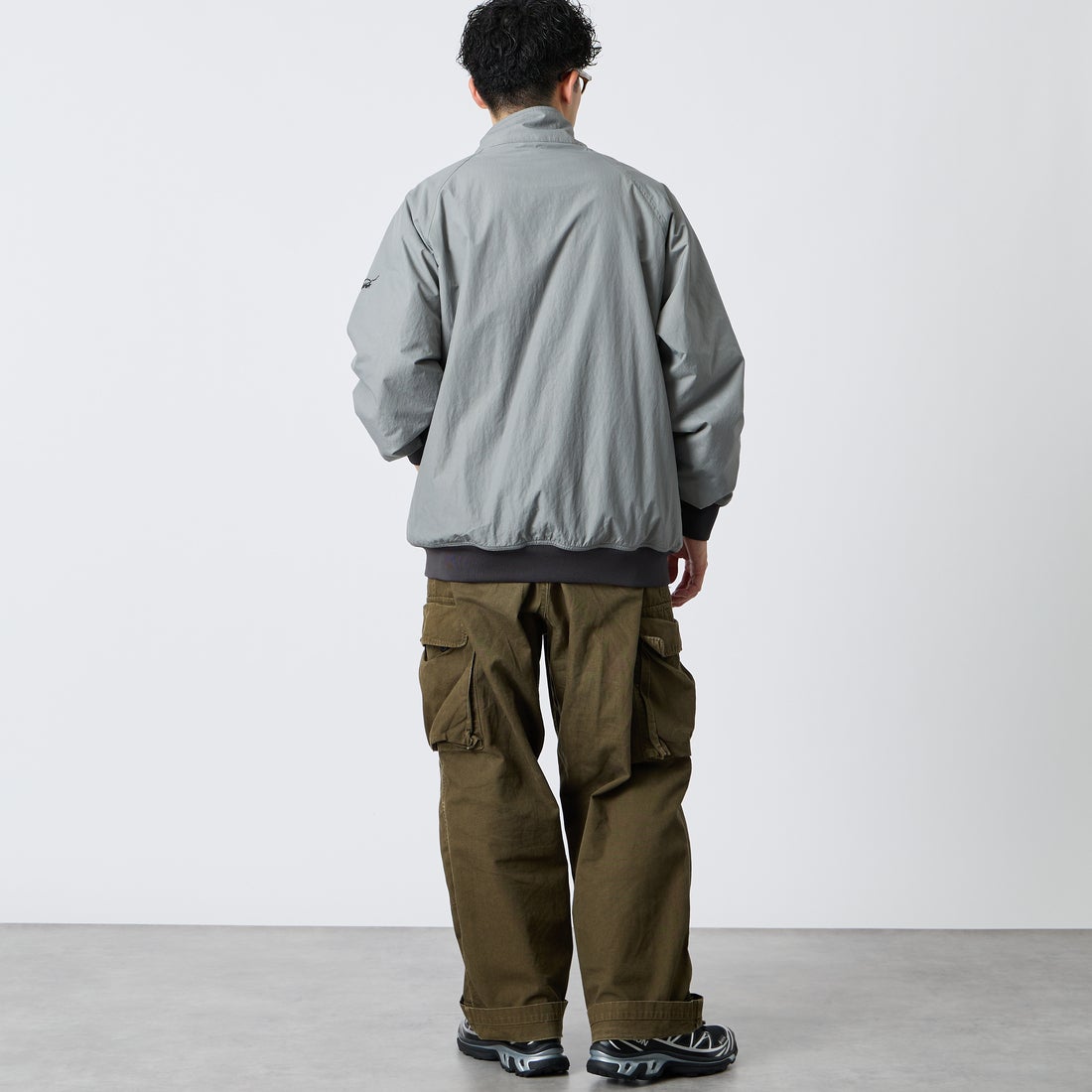 JEANSFACTORY × NANGA [ジーンズファクトリー × ナンガ] 別注 裏フリースブルゾン [NW2609-JF] GRAY &&モデル身長：168cm 着用サイズ：L&&