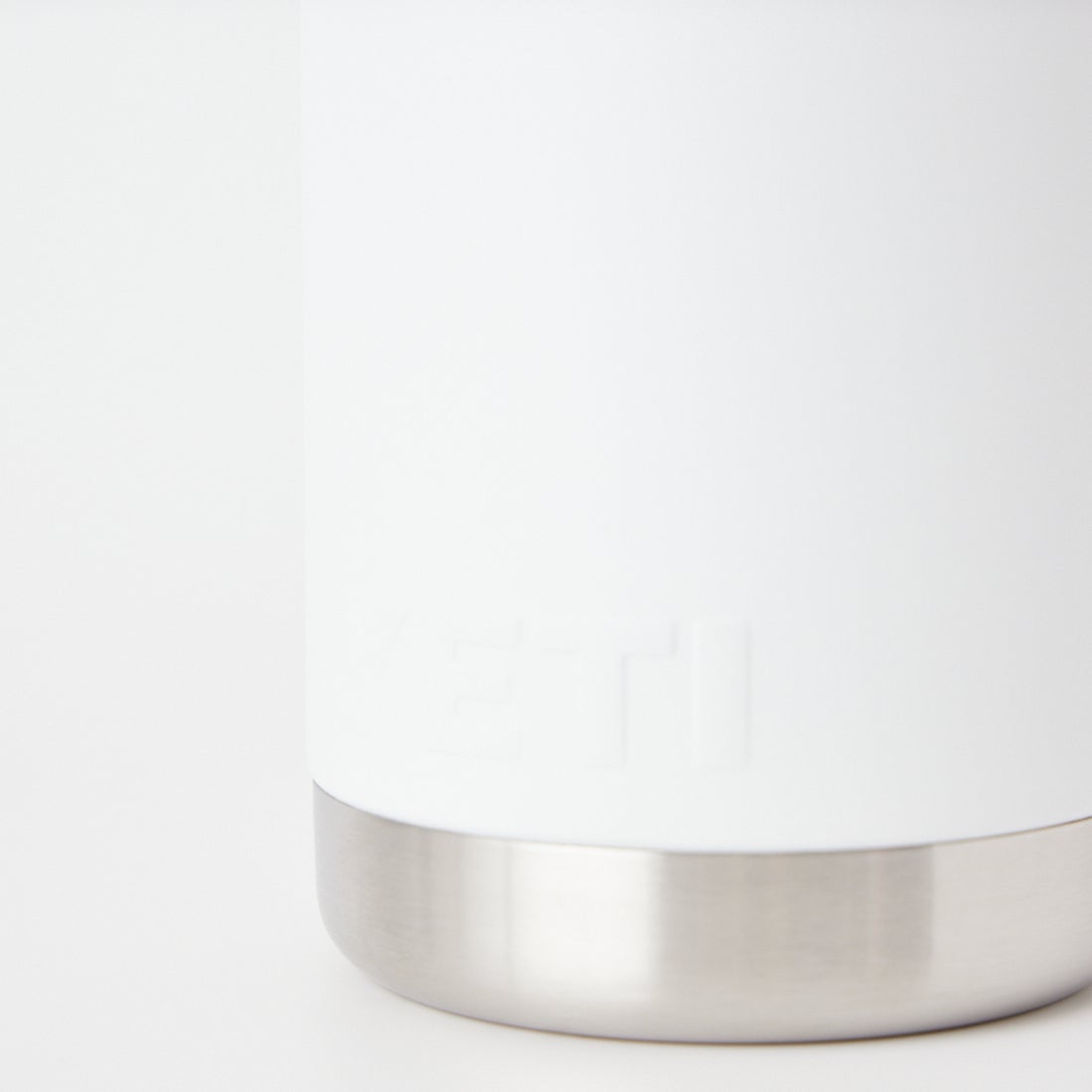 YETI [イエティ] ランブラー 18ozストローウォーターボトル [18OZ-BOTTLE-WITH-STR] WHITE