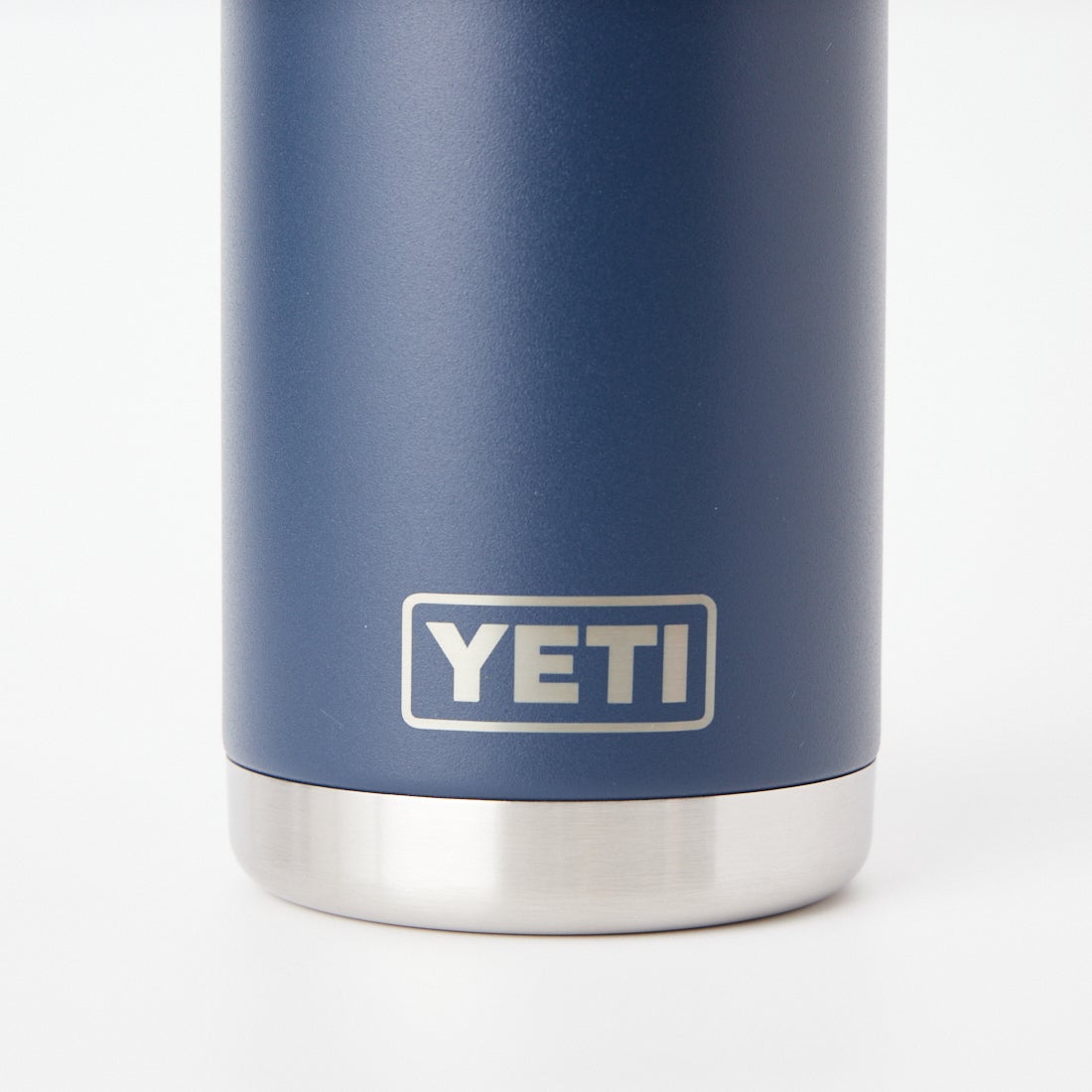 YETI [イエティ] ランブラー 26ozストローウォーターボトル [26OZ-BOTTLE-WITH-STR] NAVY