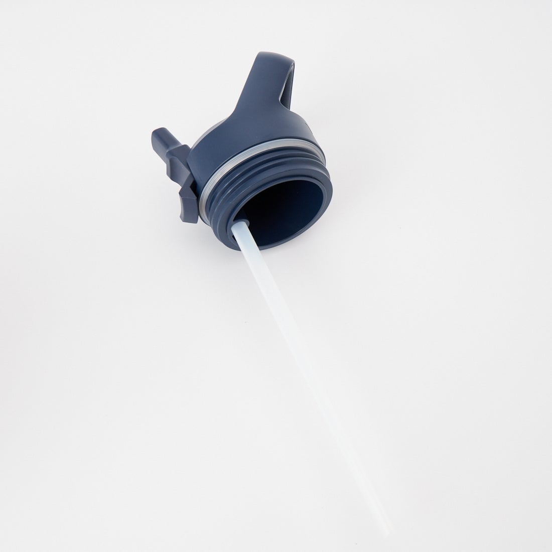 YETI [イエティ] ランブラー 26ozストローウォーターボトル [26OZ-BOTTLE-WITH-STR] NAVY