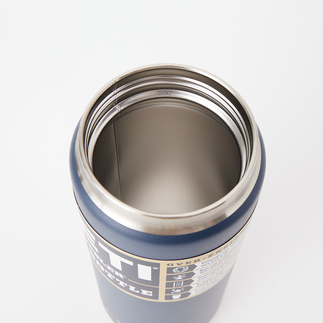 YETI [イエティ] ランブラー 26ozストローウォーターボトル [26OZ-BOTTLE-WITH-STR] NAVY