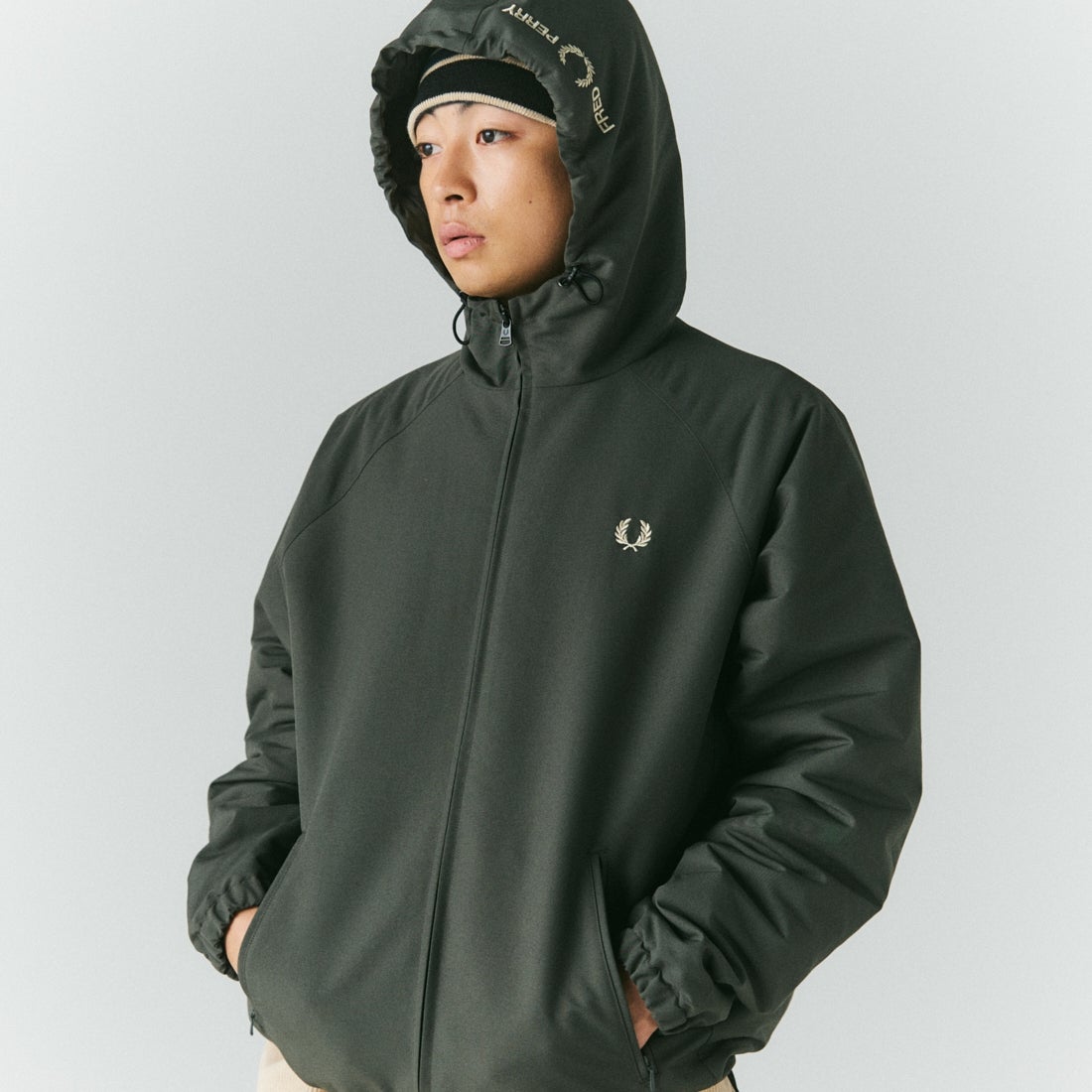 FRED PERRY [フレッドペリー] 別注 パデッド フード刺繍シェルジャケット [FPM-26A-002JF] FIELD GREE