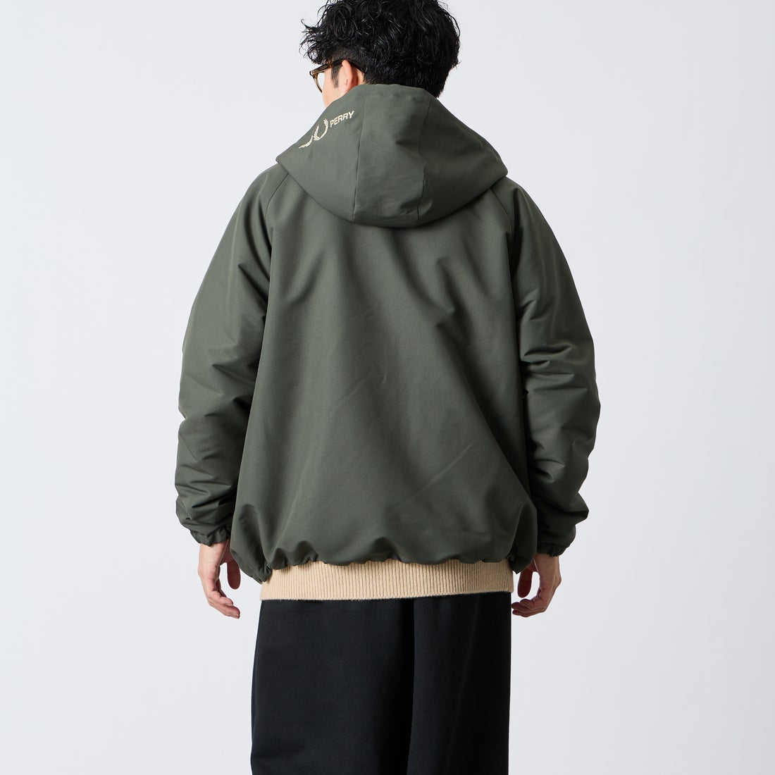 FRED PERRY [フレッドペリー] 別注 パデッド フード刺繍シェルジャケット [FPM-26A-002JF] FIELD GREE &&モデル身長：168cm 着用サイズ：L&&