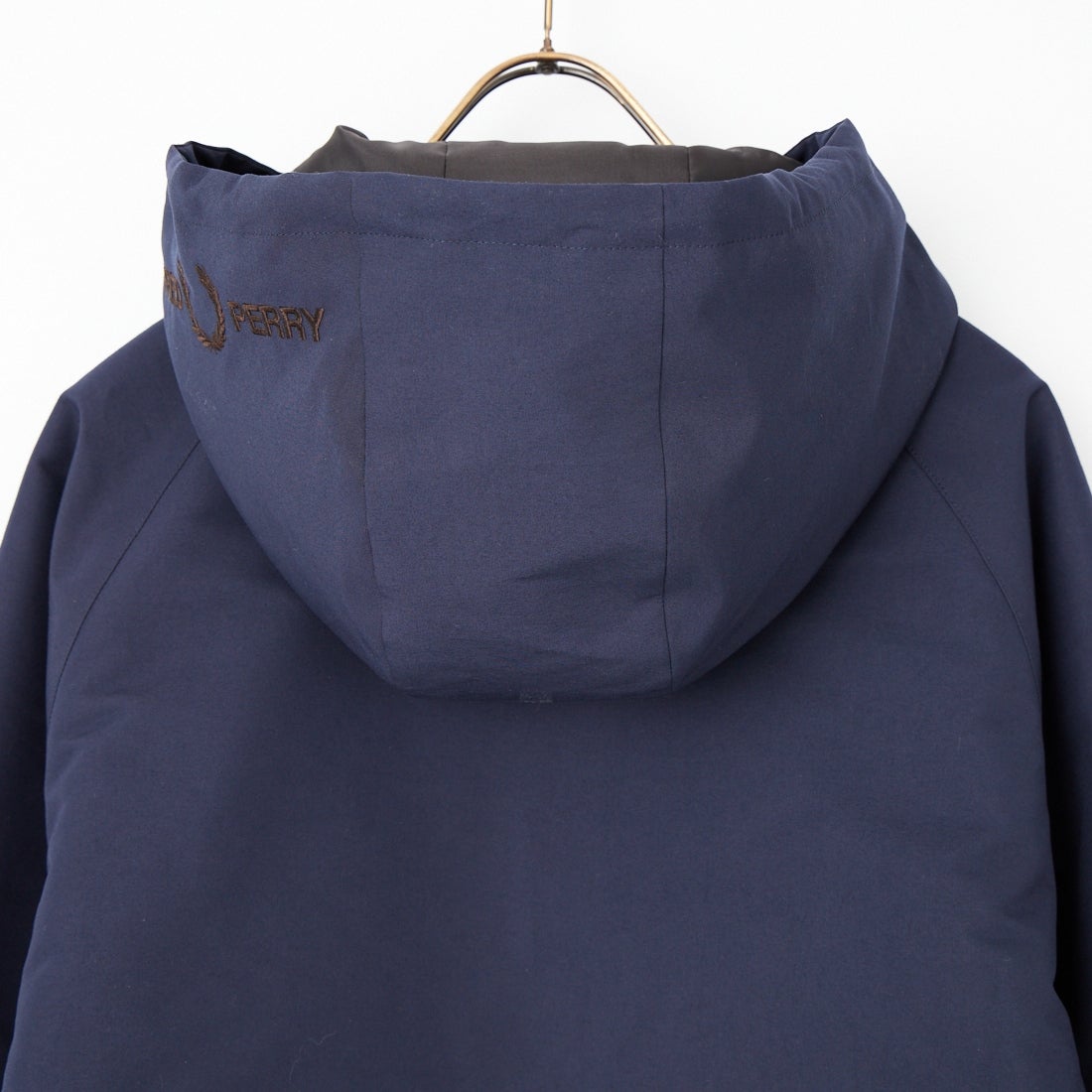 FRED PERRY [フレッドペリー] 別注 パデッド フード刺繍シェルジャケット [FPM-26A-002JF] NAVY/RICH