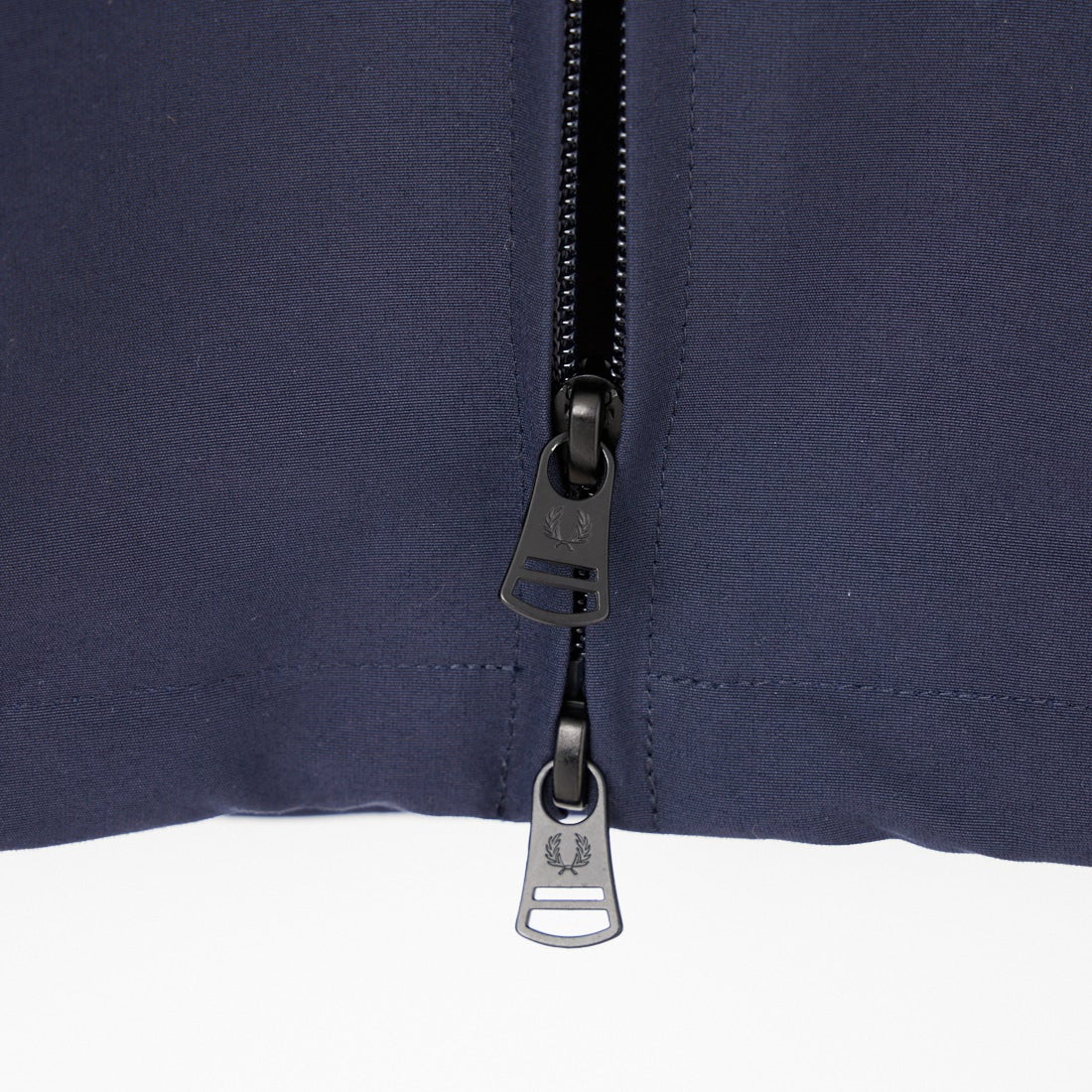 FRED PERRY [フレッドペリー] 別注 パデッド フード刺繍シェルジャケット [FPM-26A-002JF] NAVY/RICH