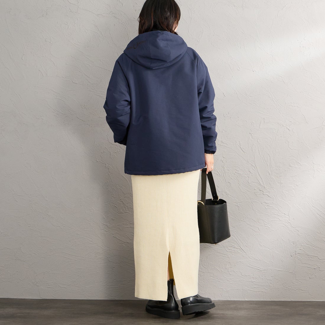 FRED PERRY [フレッドペリー] 別注 パデッド フード刺繍シェルジャケット [FPM-26A-002JF] NAVY/RICH &&モデル身長：160cm 着用サイズ：S&&