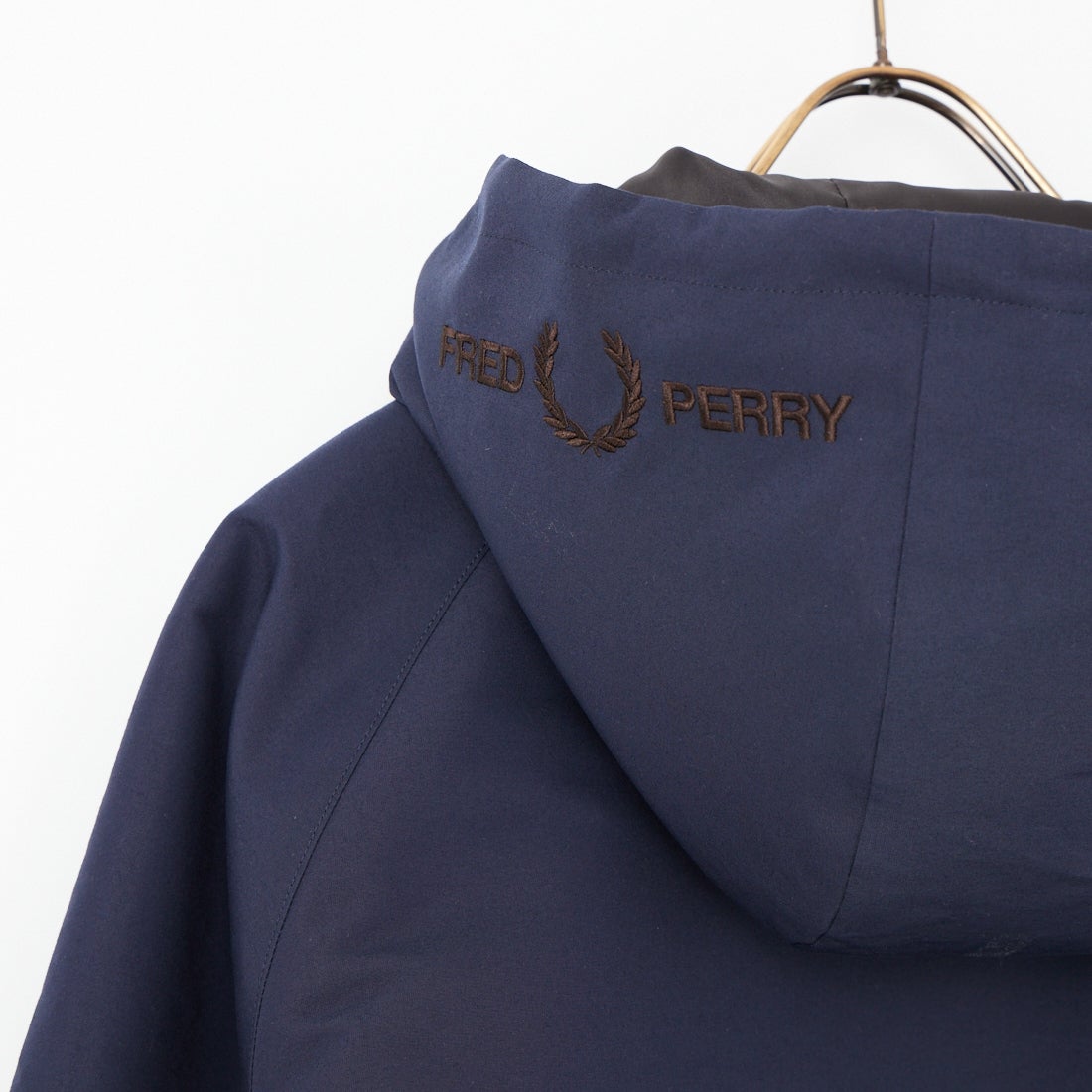 FRED PERRY [フレッドペリー] 別注 パデッド フード刺繍シェルジャケット [FPM-26A-002JF] NAVY/RICH