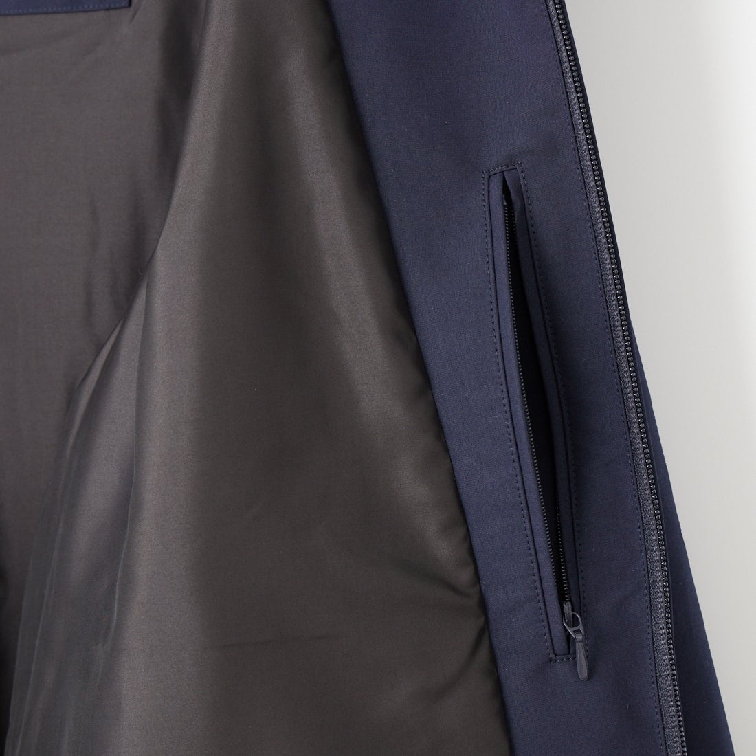 FRED PERRY [フレッドペリー] 別注 パデッド フード刺繍シェルジャケット [FPM-26A-002JF] NAVY/RICH