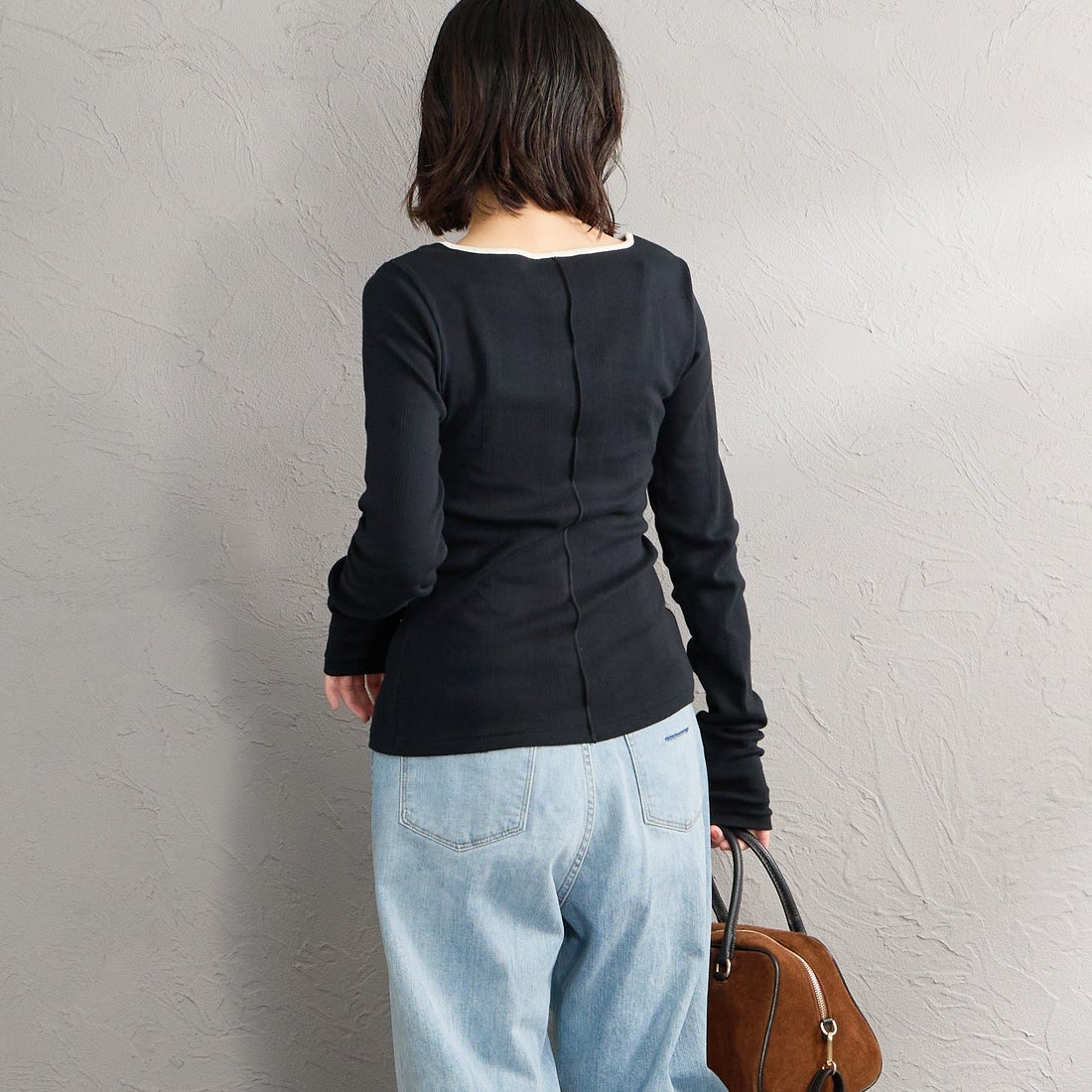 Robert P.Miller [ロバートピーミラー] 別注 スリット入り ボートネックカットソー [RM264-2042IN-JF] BLACK &&モデル身長：160cm 着用サイズ：F&&