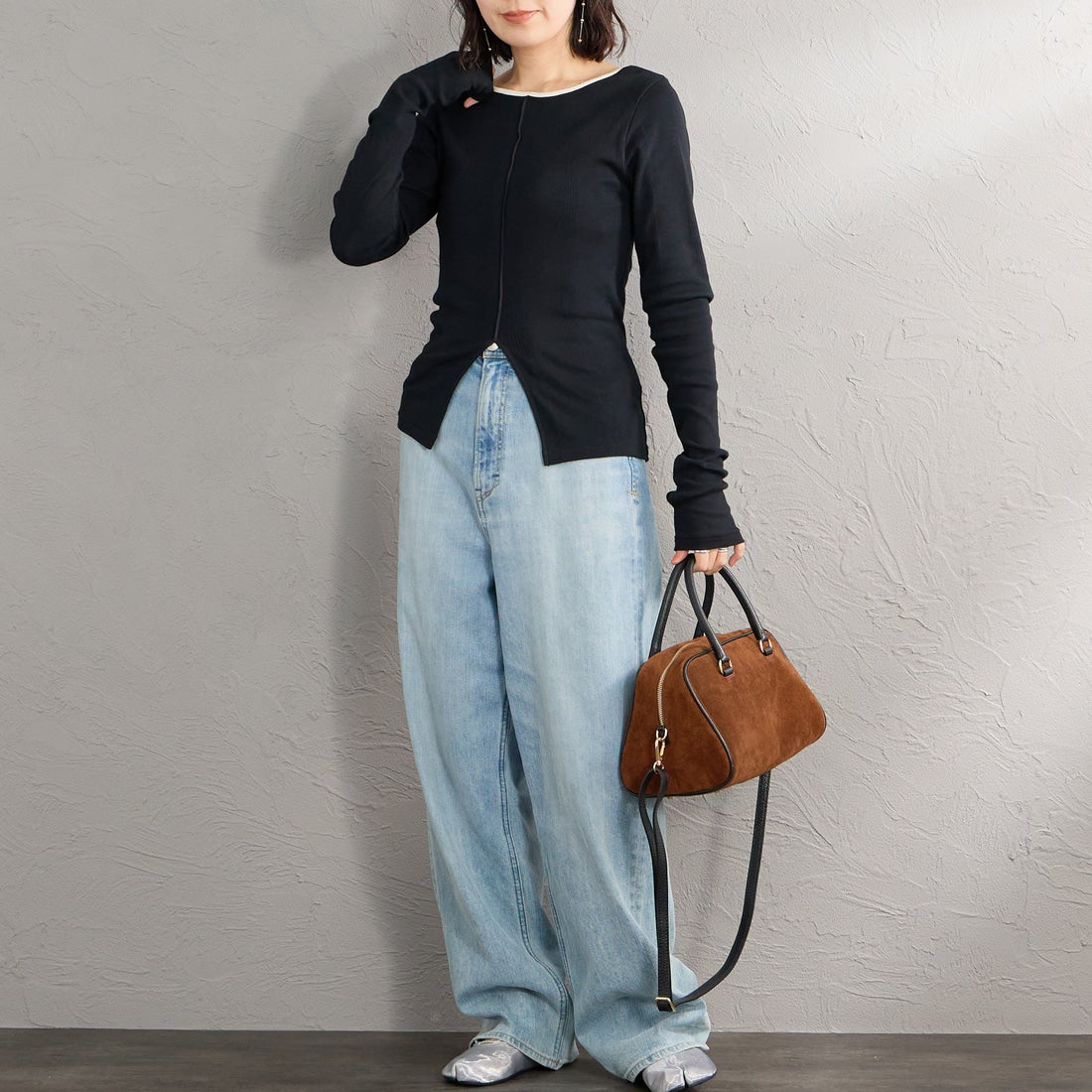 Robert P.Miller [ロバートピーミラー] 別注 スリット入り ボートネックカットソー [RM264-2042IN-JF] BLACK &&モデル身長：160cm 着用サイズ：F&&