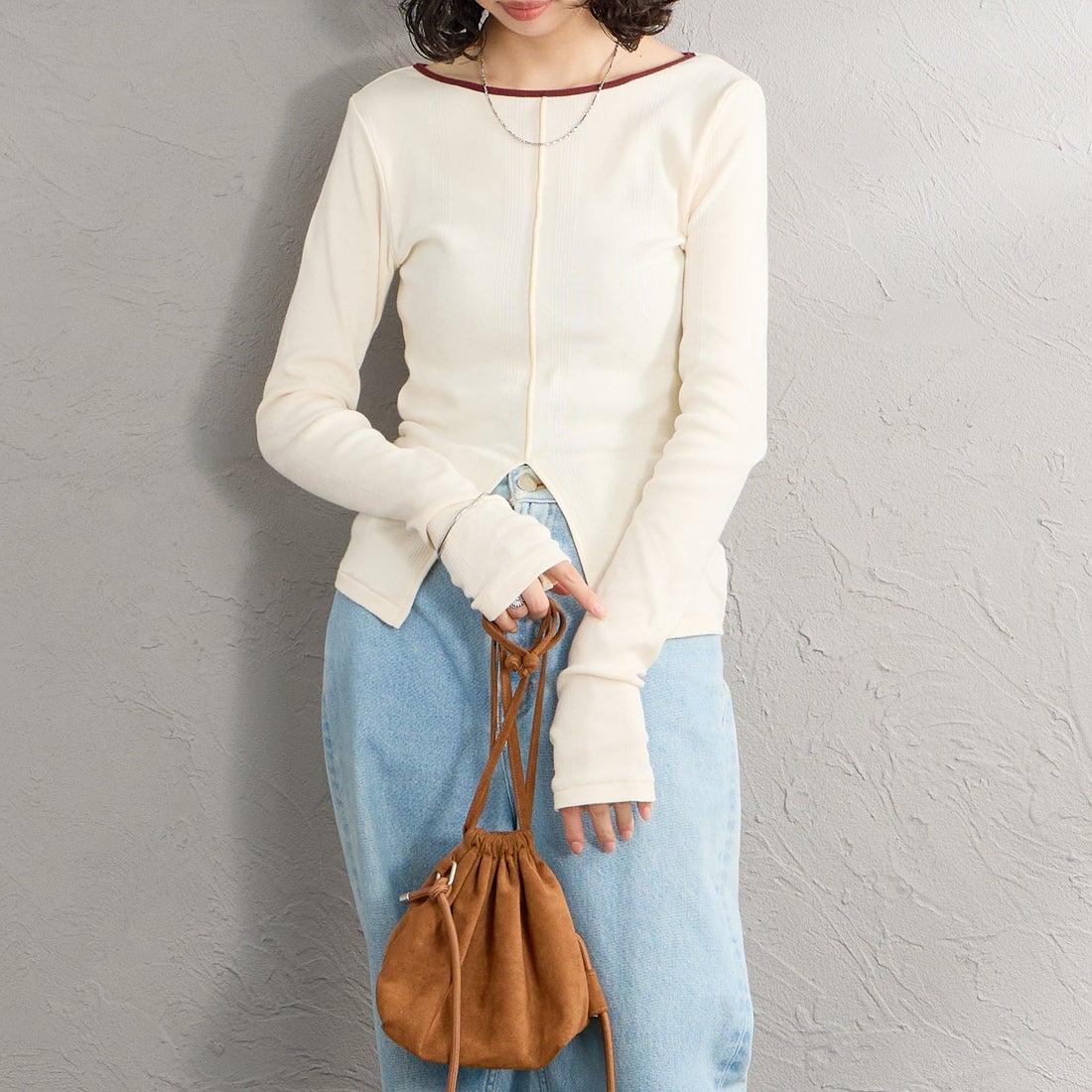 Robert P.Miller [ロバートピーミラー] 別注 スリット入り ボートネックカットソー [RM264-2042IN-JF] IVORY &&モデル身長：162cm 着用サイズ：F&&