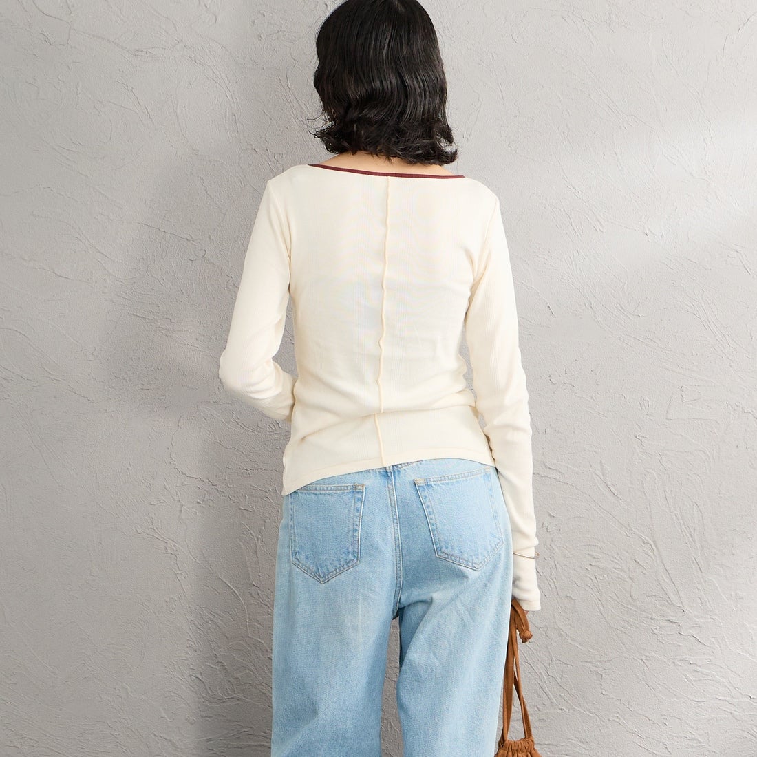 Robert P.Miller [ロバートピーミラー] 別注 スリット入り ボートネックカットソー [RM264-2042IN-JF] IVORY &&モデル身長：162cm 着用サイズ：F&&