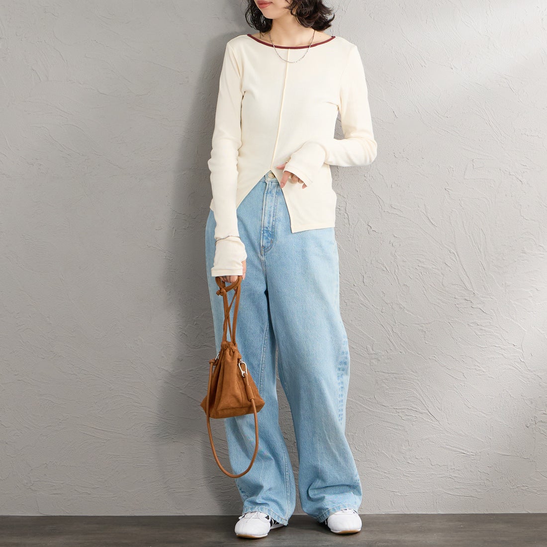 Robert P.Miller [ロバートピーミラー] 別注 スリット入り ボートネックカットソー [RM264-2042IN-JF] IVORY &&モデル身長：162cm 着用サイズ：F&&