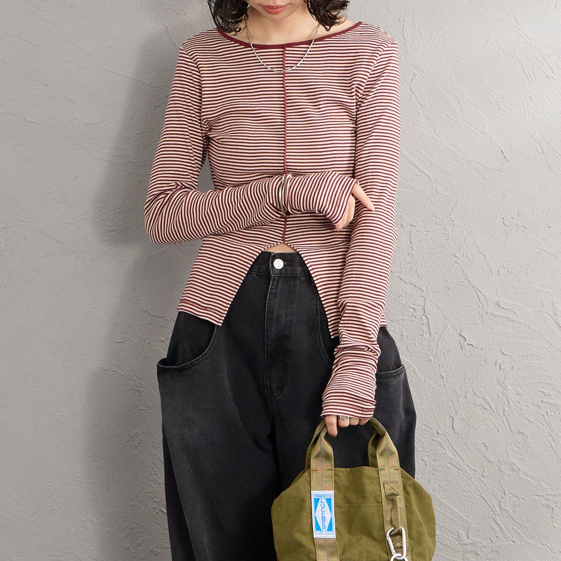 Robert P.Miller [ロバートピーミラー] 別注 スリット入り ボートネックカットソー [RM264-2042IN-JF] CLAY &&モデル身長：162cm 着用サイズ：F&&